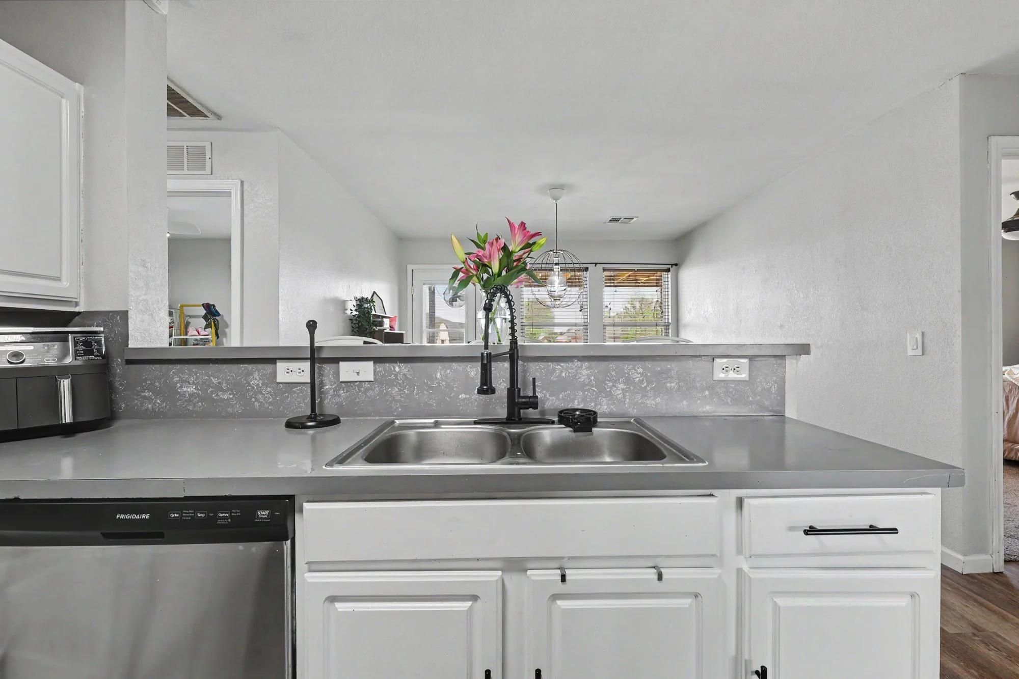 916 danbury-11.jpg