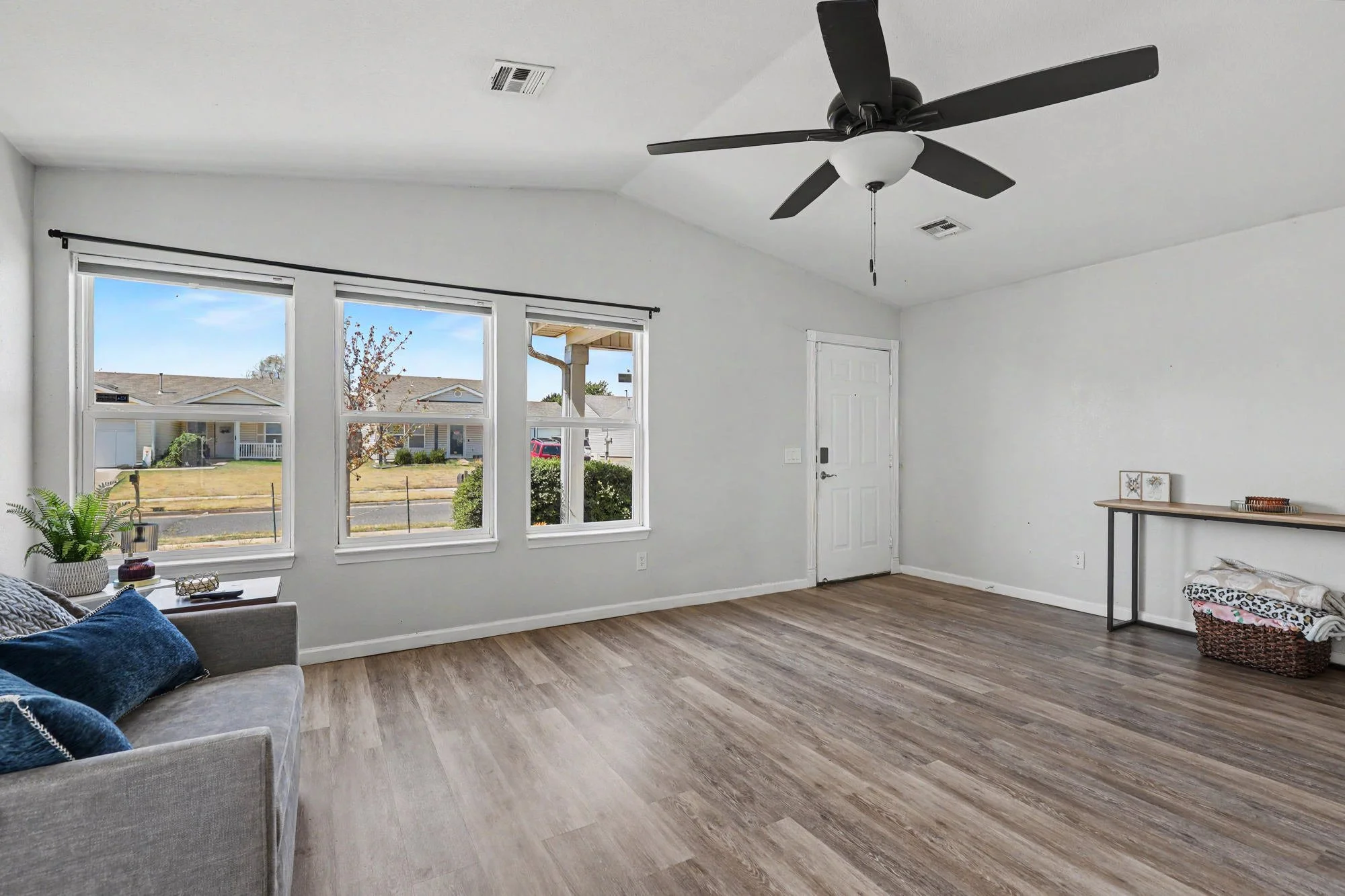 916 danbury-5.jpg