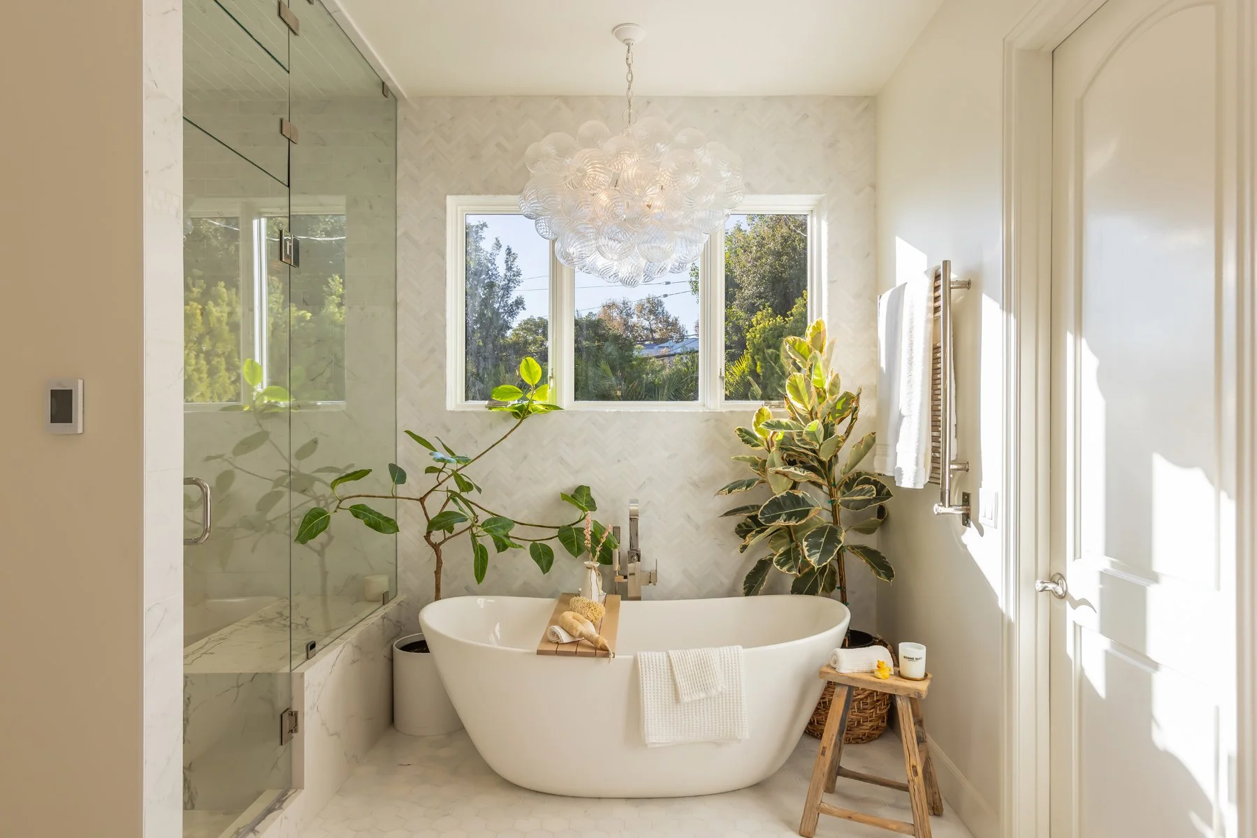 Bathroom remodel cost in Los Angeles ranges from $25,000 to $75,000+ in 2026. See real pricing breakdowns, permits, layout costs, and hidden expenses.