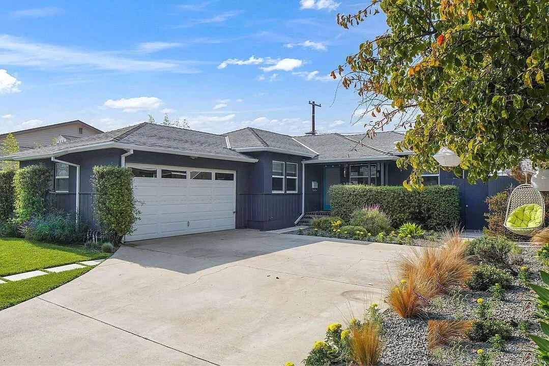 Before – front exterior of original Mar Vista home prior to full demolition and rebuild