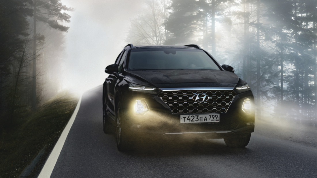 Coche siendo rastreado en carretera