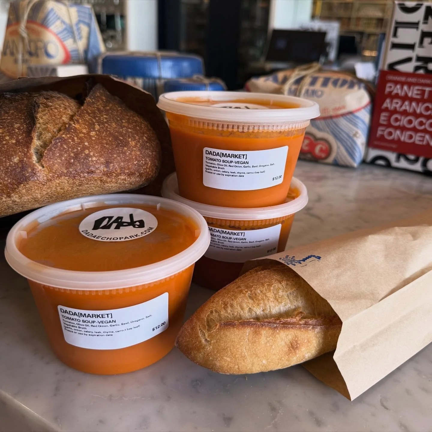 Cozy time with fresh tomato soup from @dadaechopark &amp; crusty bread @bubandgrandmasbread made with @biancodinapolitomatoes