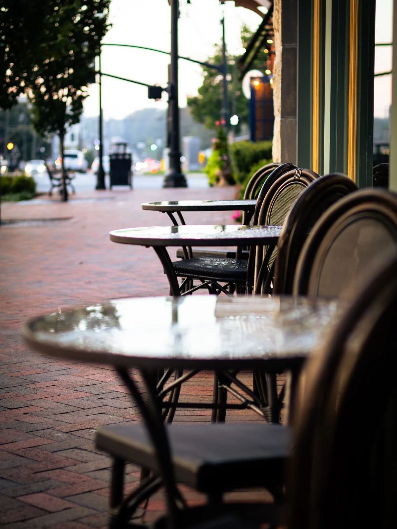 When editing this photo, I couldn&rsquo;t decide between I wanted the color version or the black and white version, so I made both! What do you like better?

#photography #streetphotography #canon #adobe #lightroom #street