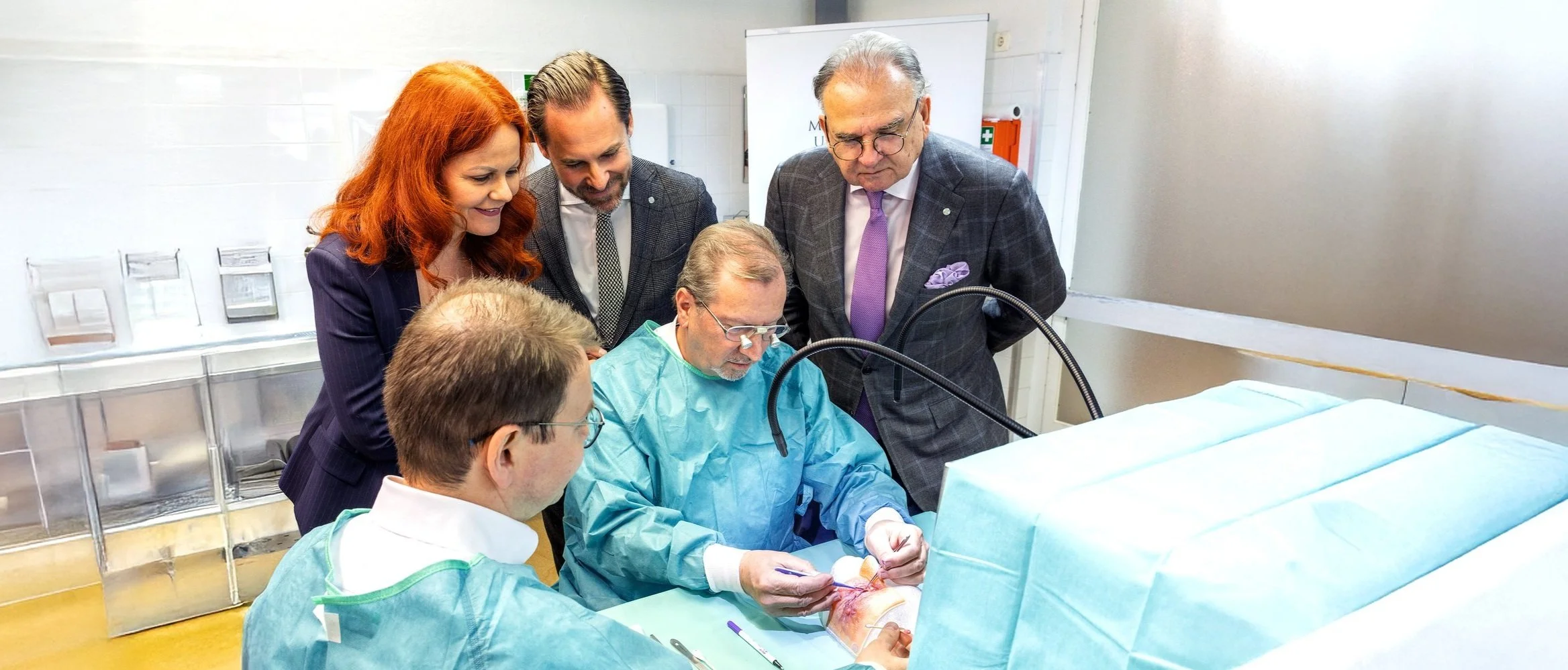 The team behind eyecre.at and the Medical University of Innsbruck in the operating room