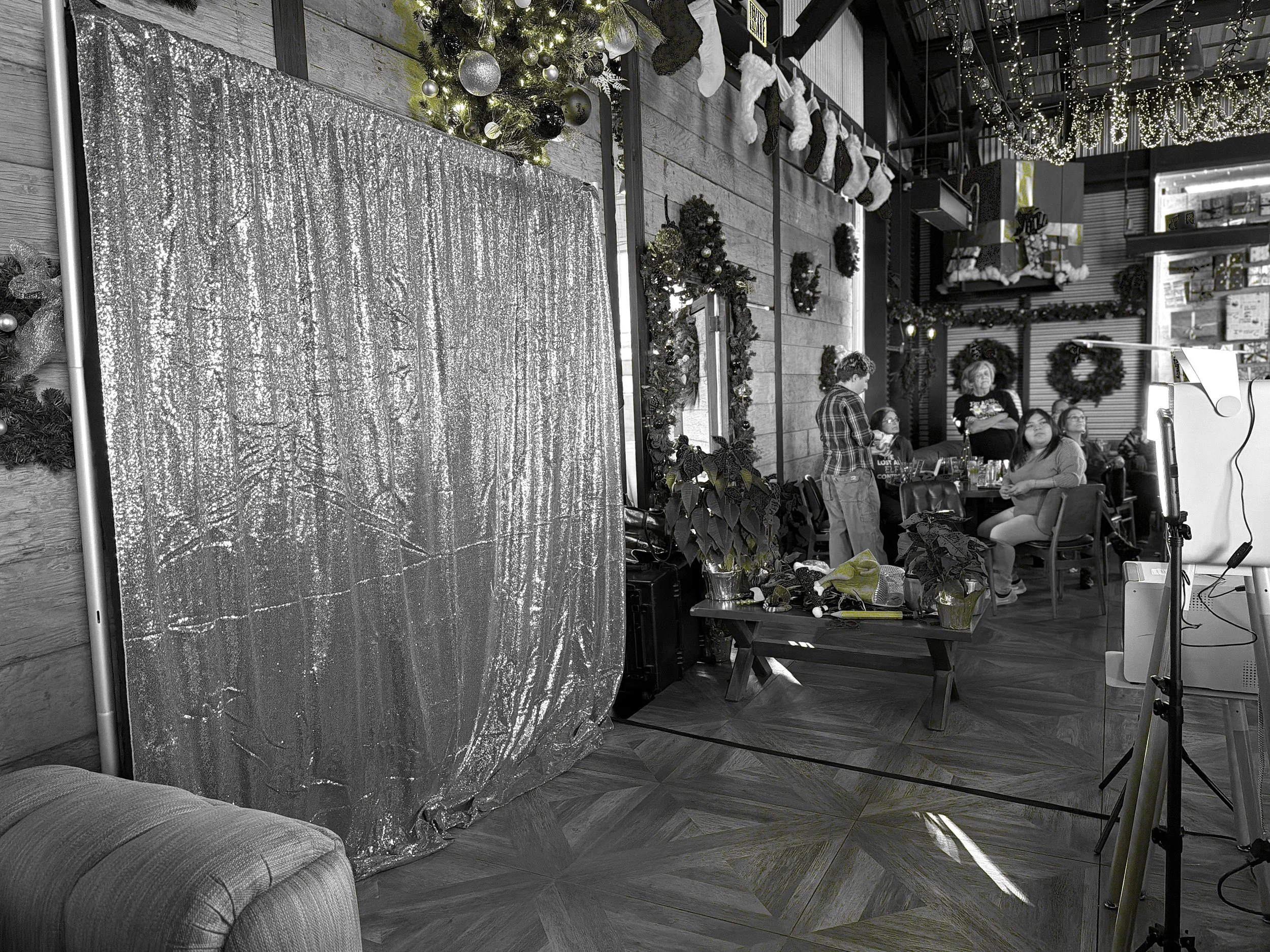 5 Reasons Your Corporate Event Needs a Photo Booth