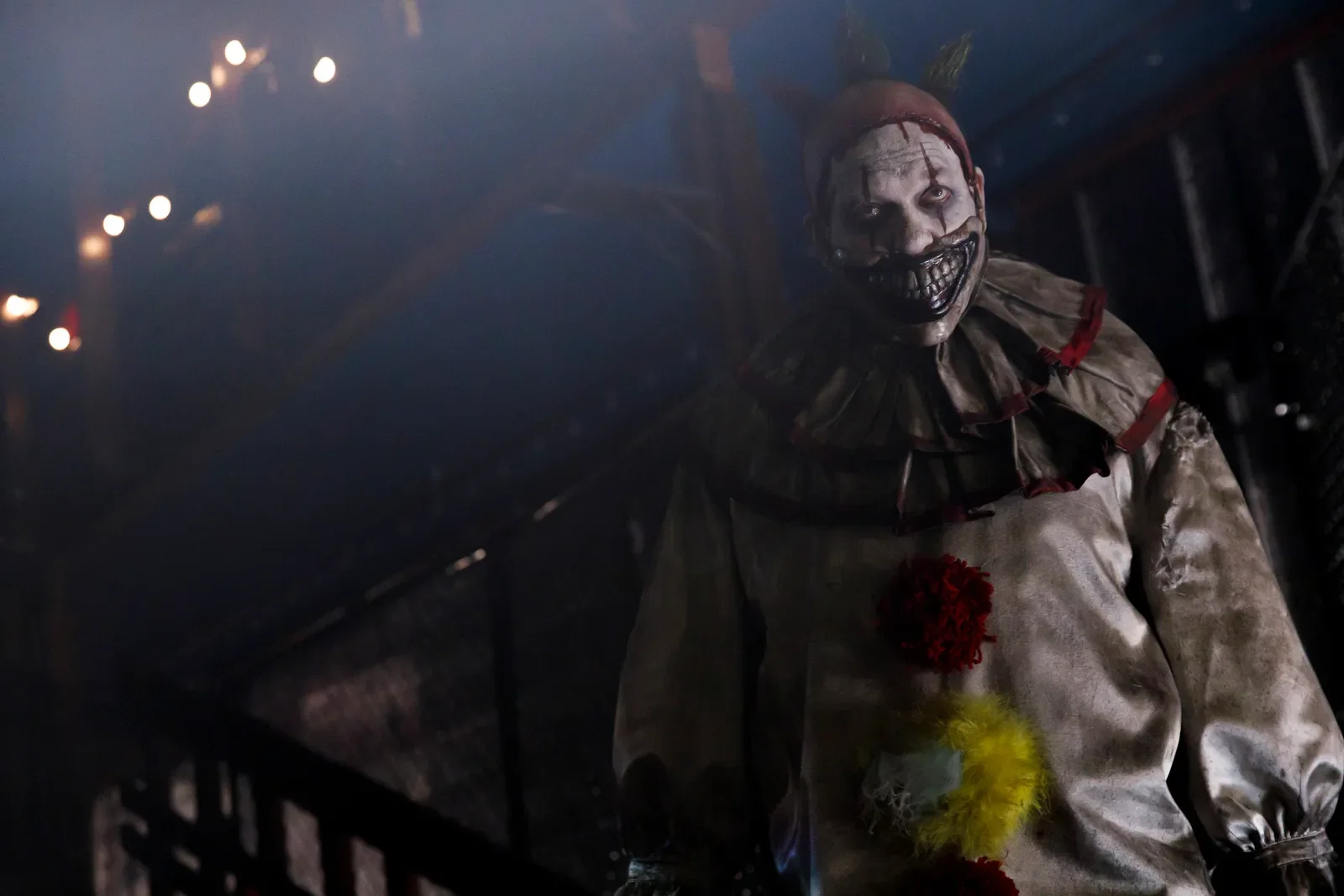 american-horror-story-13-twisty-the-clown-john-carroll-lynch.jpg.webp