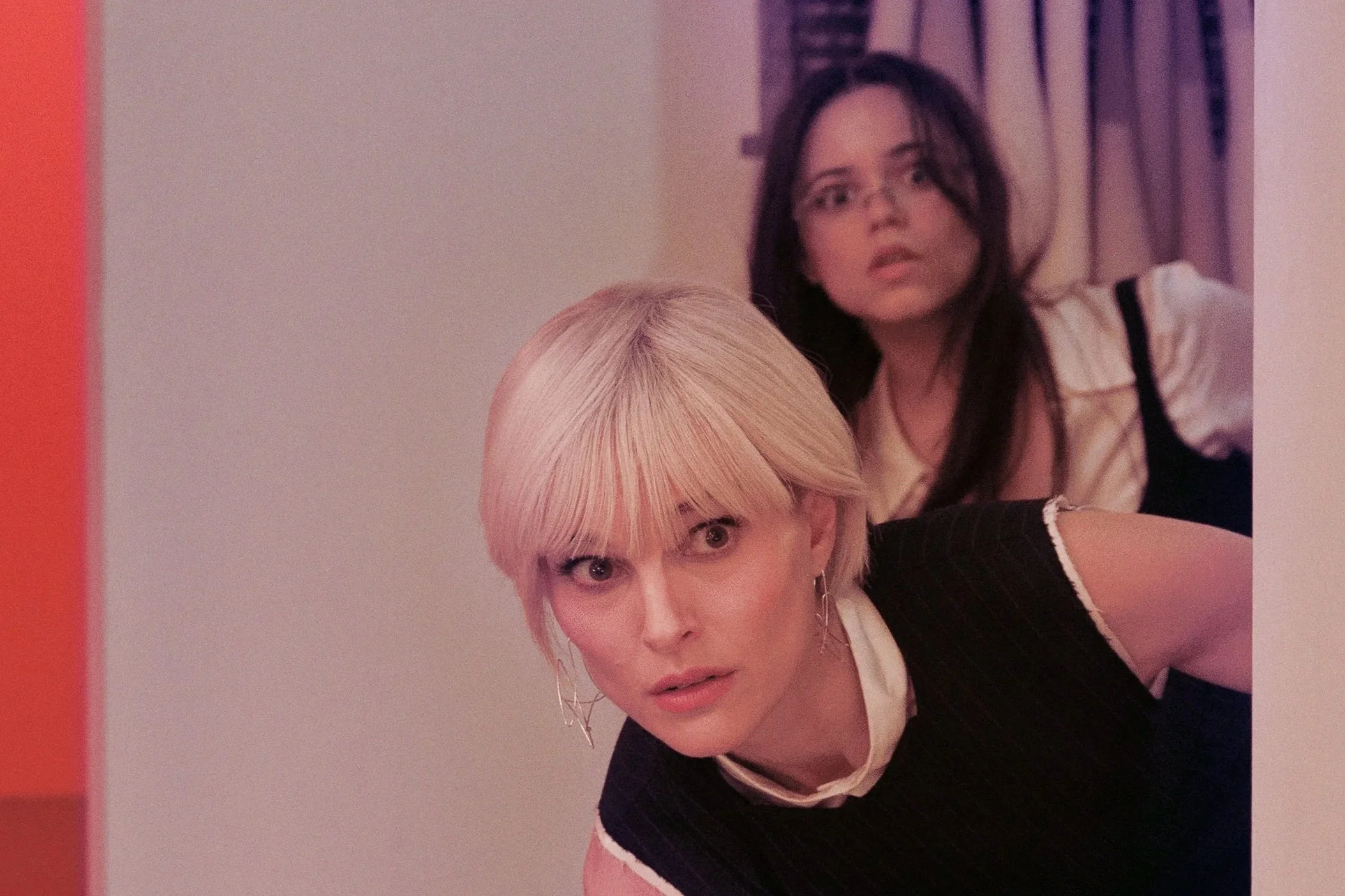 'The Gallerist' Review: Natalie Portman and Jenna Ortega Try to Sell a Dead Body in Deliciously Campy Art World Satire