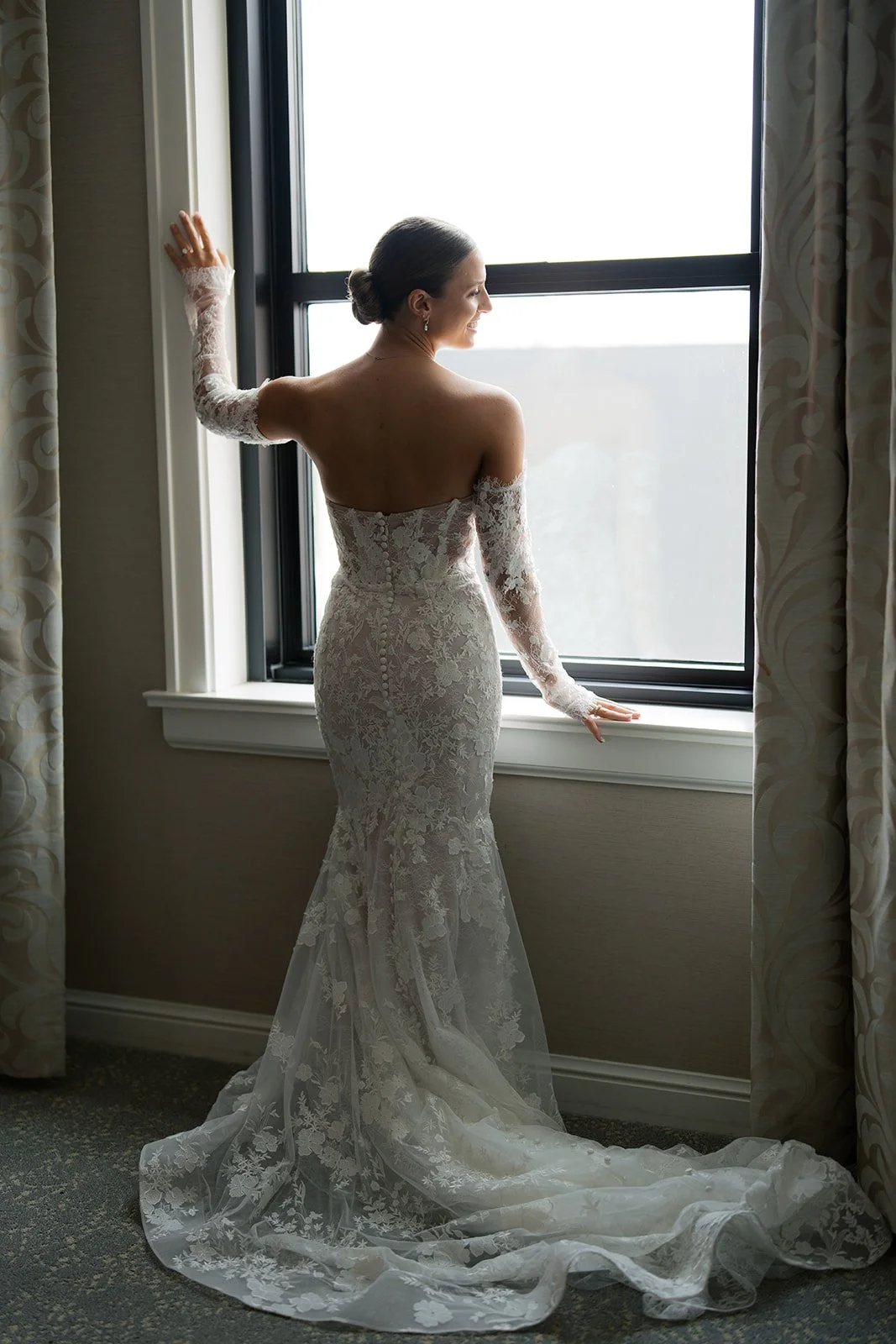 Editorial bridal portrait before NYE wedding at Chase Park Plaza – AJcoordinates