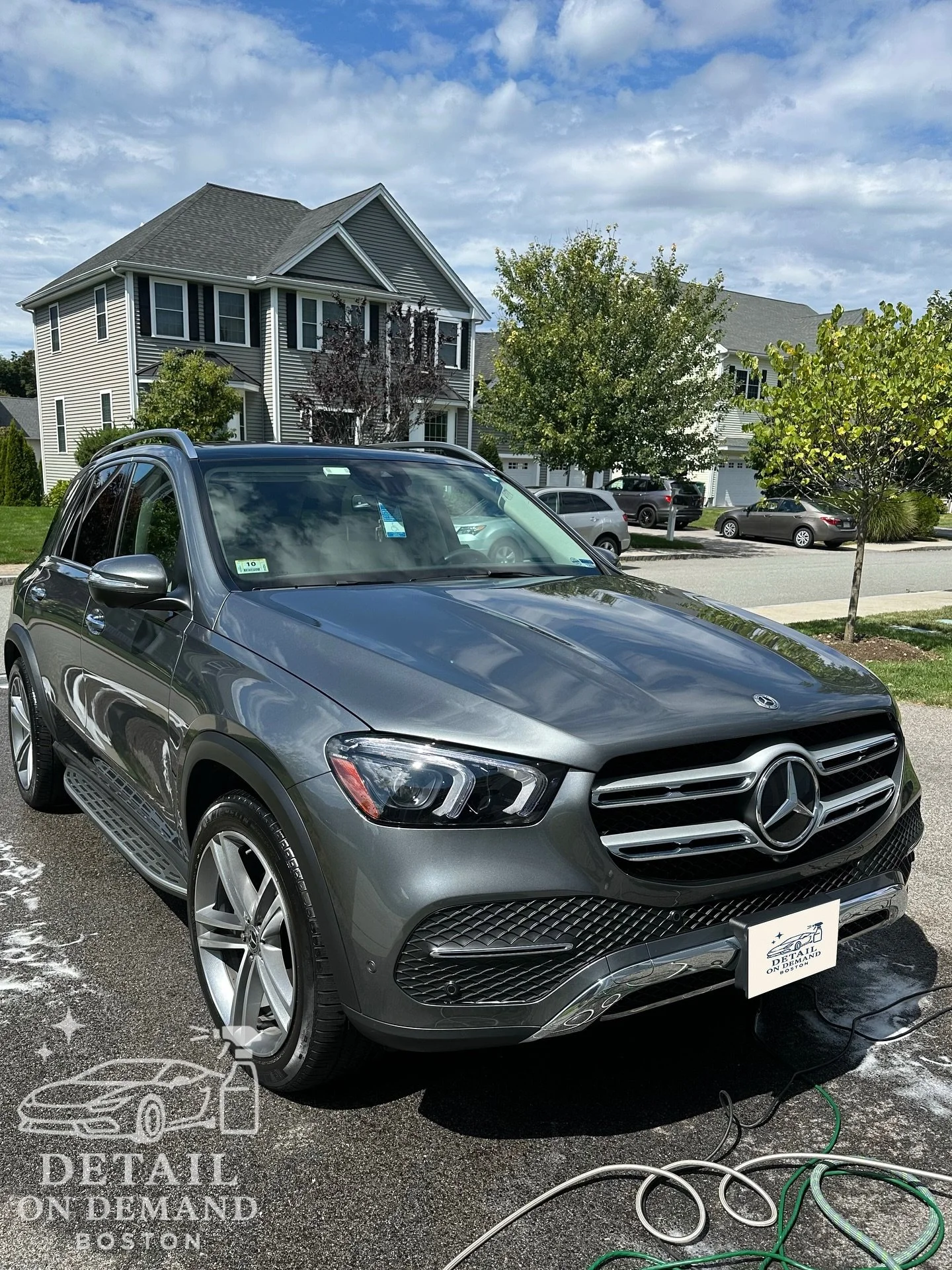 Mercedes-Benz GLE 🛡️✨
Full interior + exterior detail leaving this luxury SUV spotless inside & out.
•
•
•
•#detailing #autodetailing #cardetailing #detailingworld #ceramiccoating #carwash #detailersofinstagram #carcare #pain