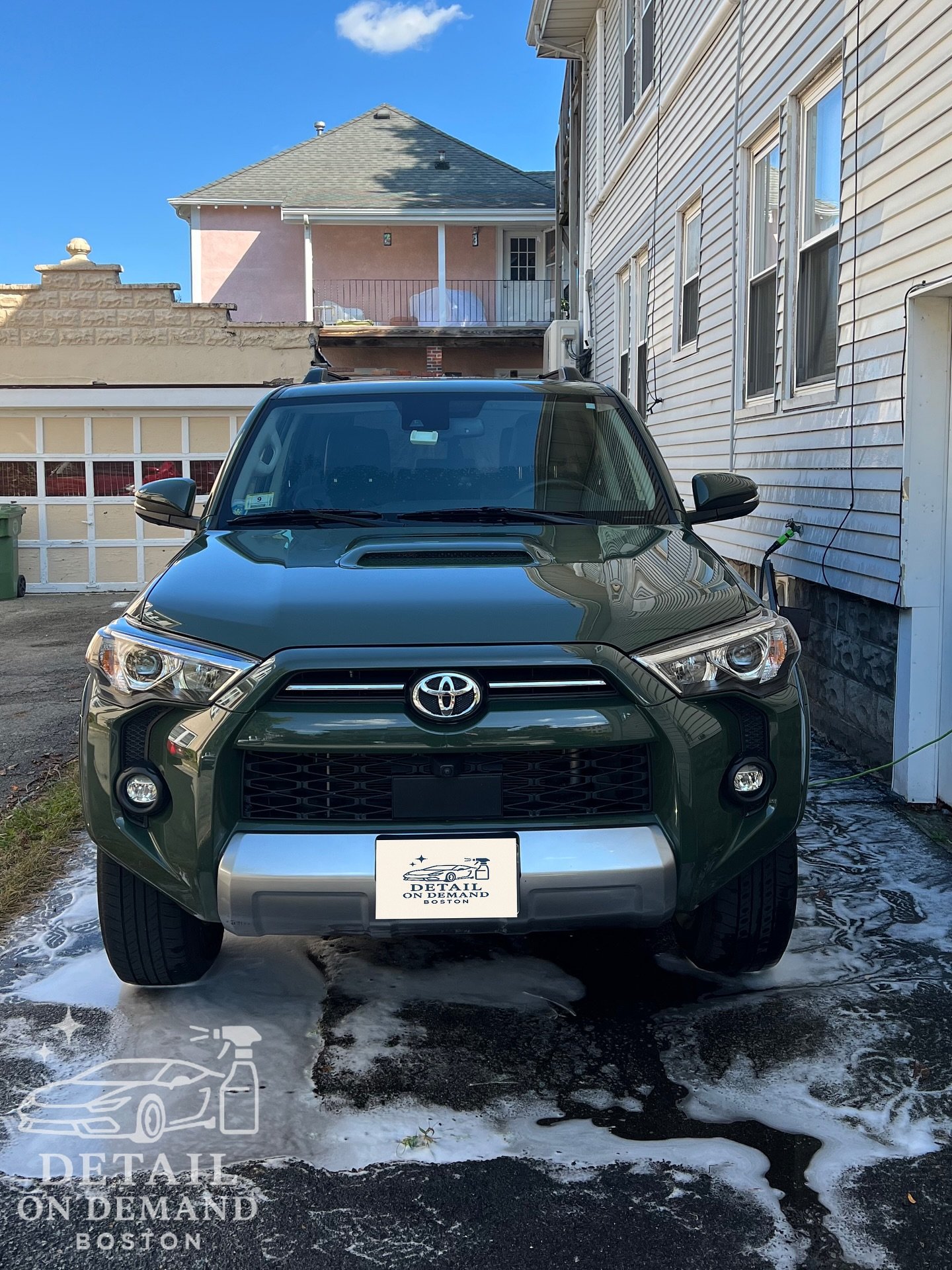 Pet hair? No problem! 🐾✨
This Toyota 4Runner came in covered in fur and left showroom fresh. Our Signature Clean Combo with the Pet Hair Removal and Leather Clean &amp; Condition add-ons brought this interior back to life &mdash; spotless seats, ref