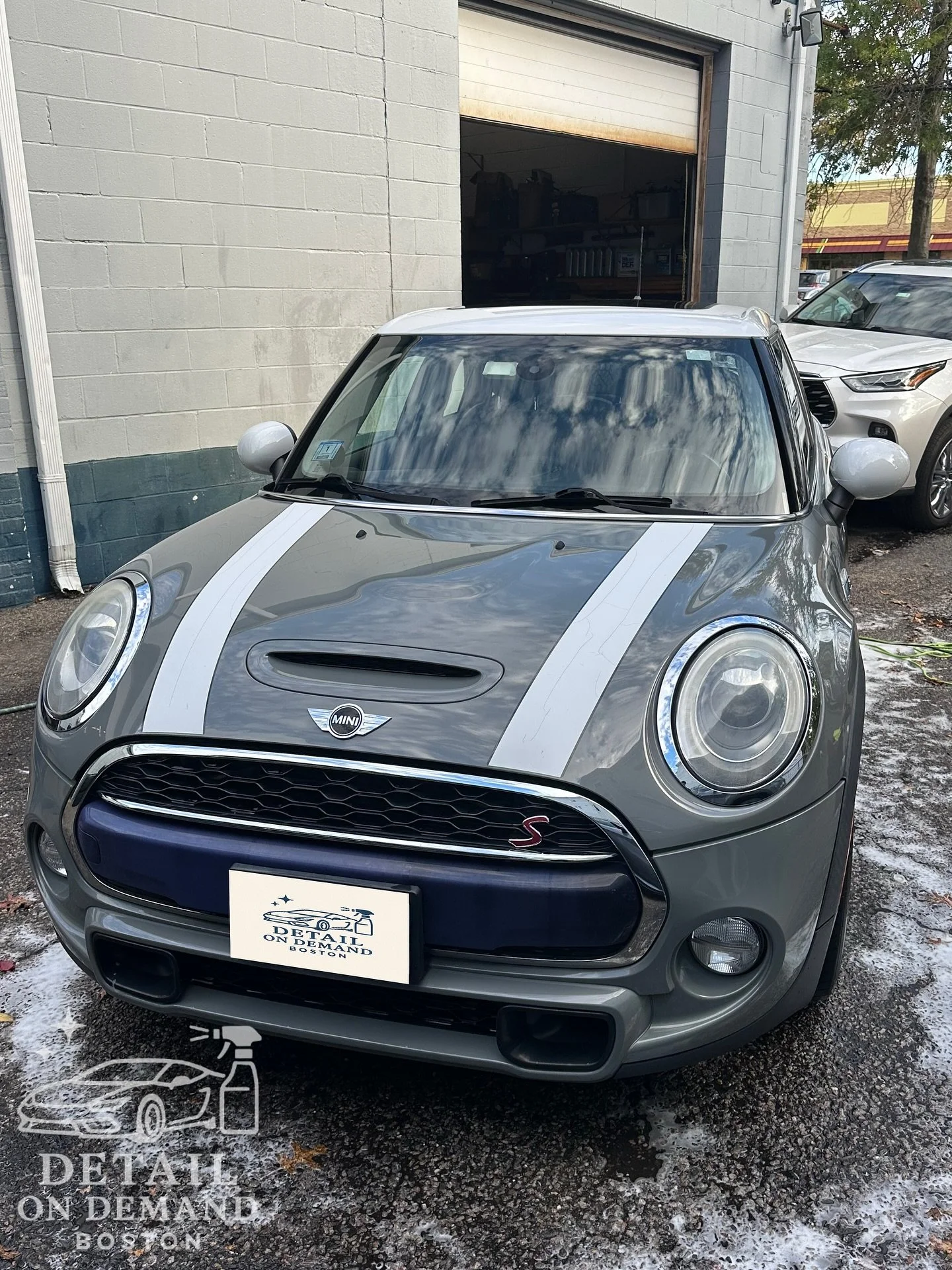 From grime to shine, this Mini got the full treatment. 🚗✨
Our Signature Clean Combo brought back that deep gloss, spotless interior, and factory-fresh feel inside and out.
Precision and care &mdash; every single time. 💪
.
.
.
.
.
.
#detailing #toyo