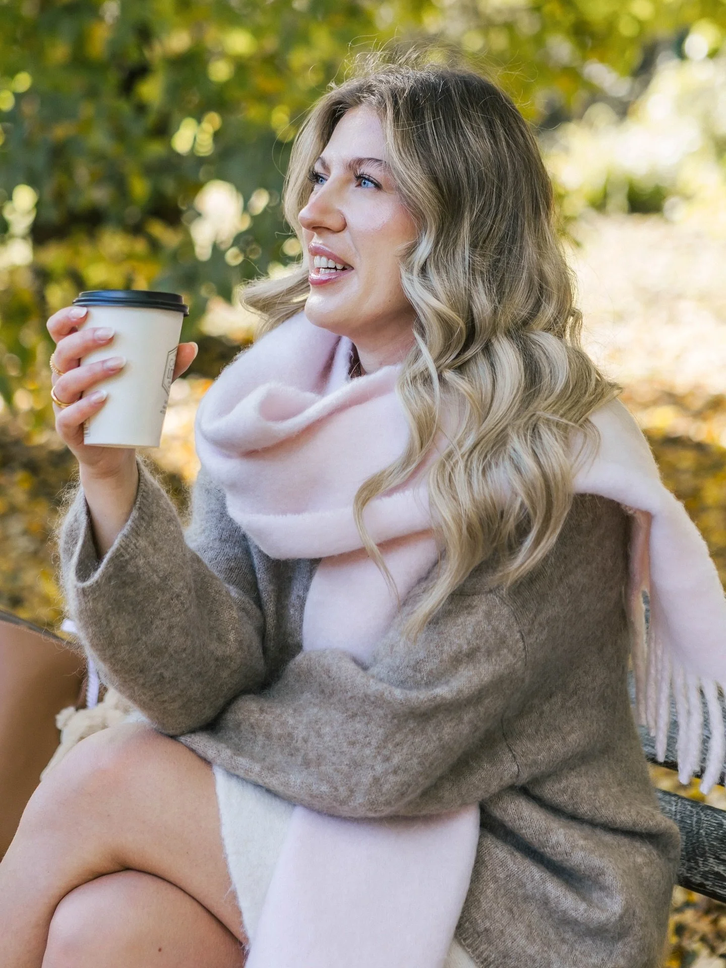 Zwischen Fokus und unsch&auml;rfer entsteht Pers&ouml;nlichkeit. 

Nicht was du siehst, sondern was du f&uuml;hlst, macht ein Portrait aus. 

anbei ein Bild von @wiktorialipiecc welches zuf&auml;llig im @botanischer_garten_rombergpark in Dortmund ent