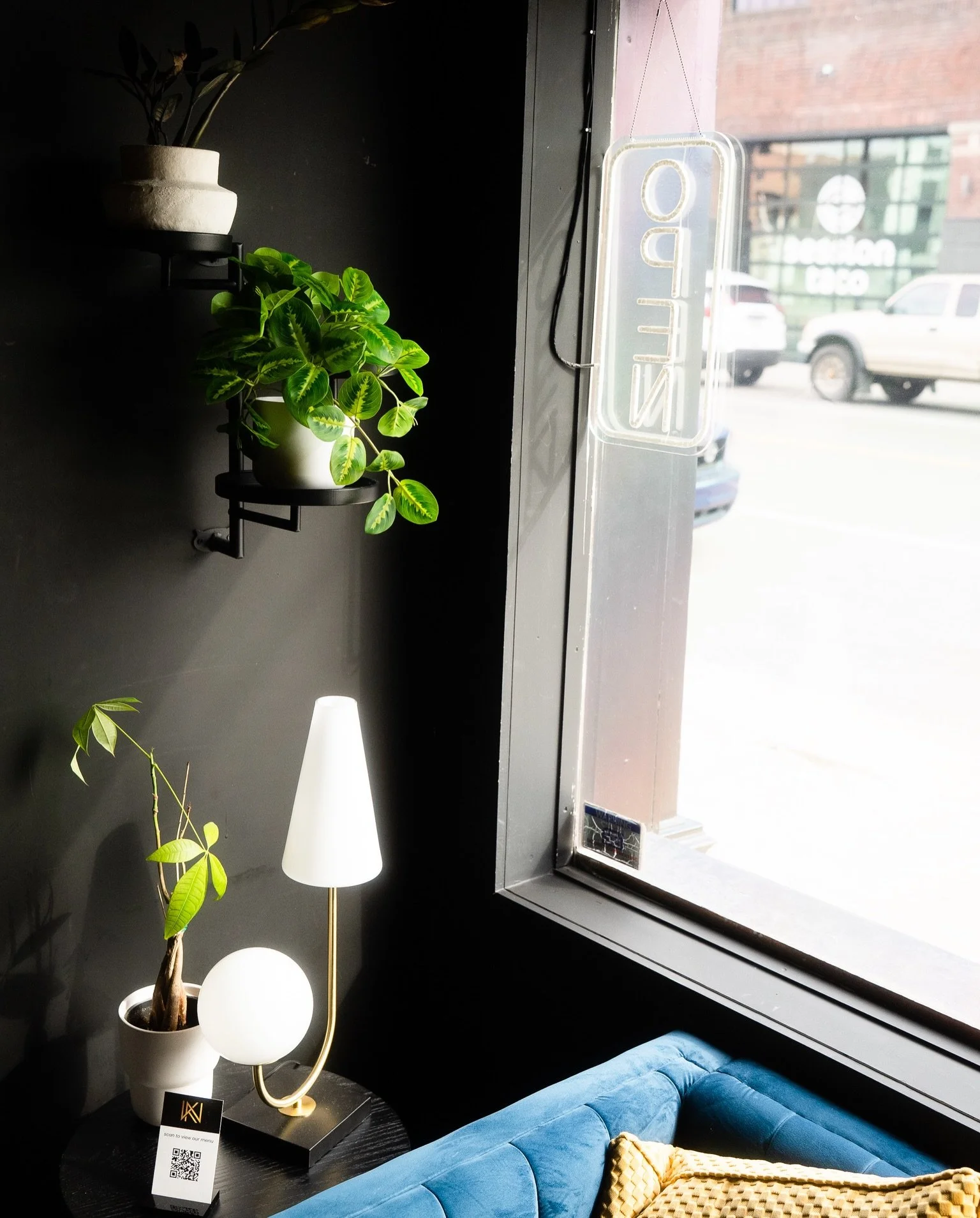Happy Friday, Kansas City.

A cocktail at the bar, a fresh hand roll, and a quiet corner in the lounge to slow things down for a bit.

Simple moments done right.

📍 404 E 18th St, Kansas City, MO 64108
📞 (913) 909-3954
katanorikc.com

#katanorikc #
