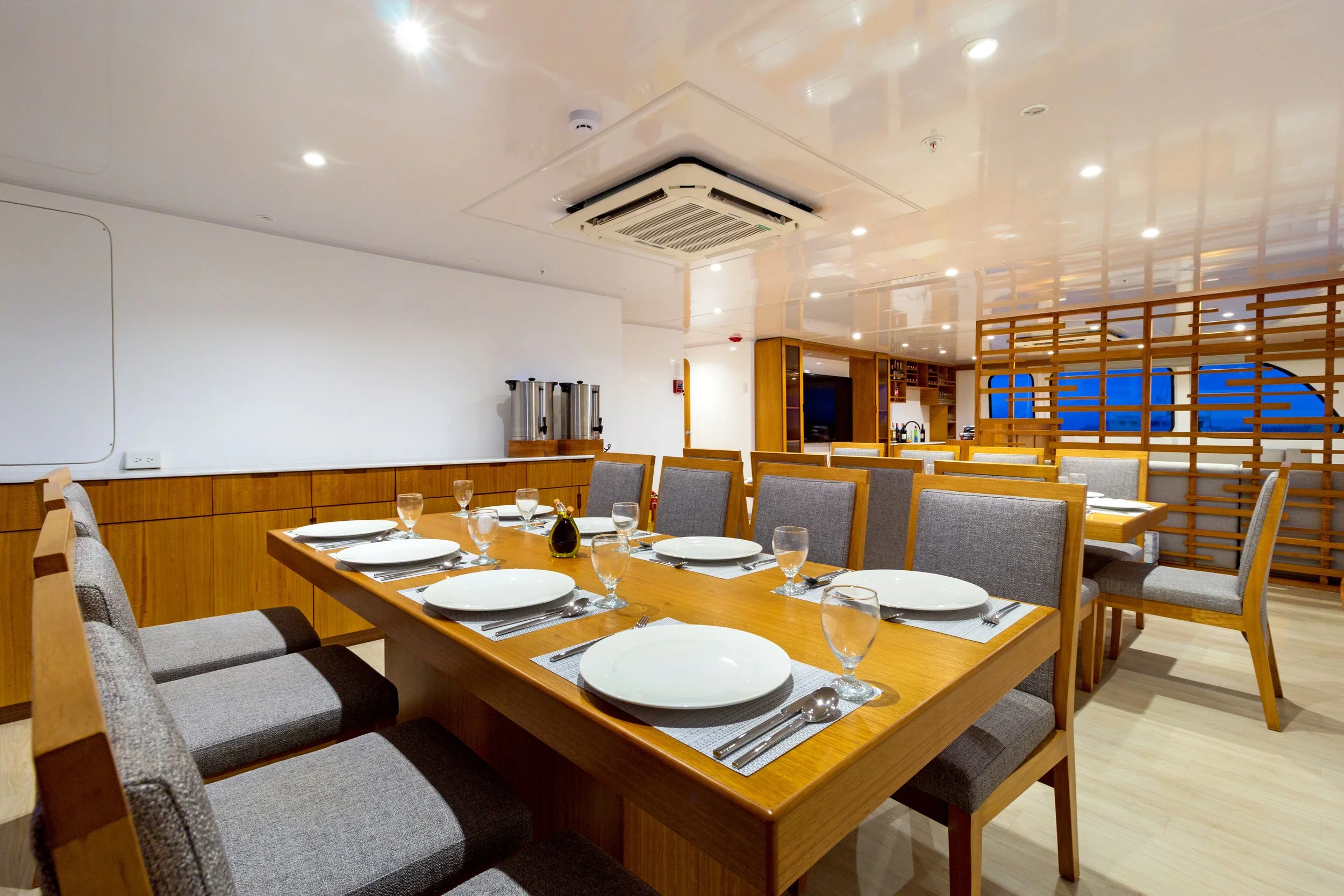 Reina Silvia Voyager-Dining.jpg