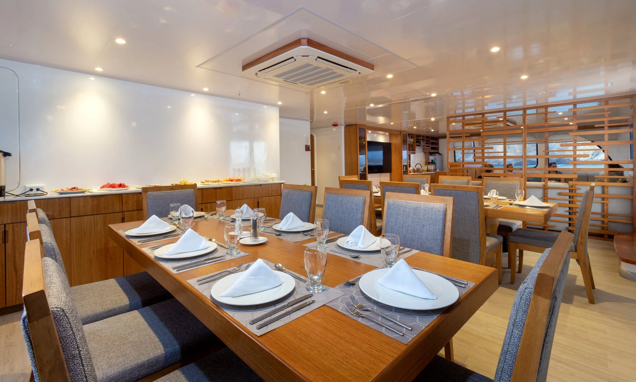 Reina Silvia Voyager-RSV-16.jpg