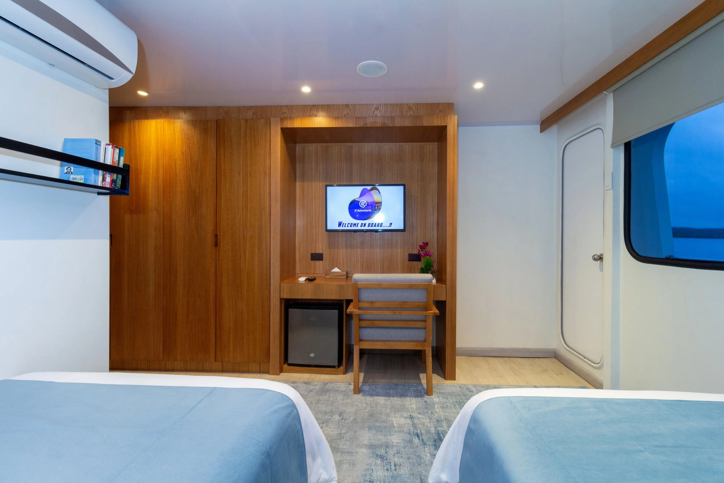 Reina Silvia Voyager-CAB TWIN-2.jpg