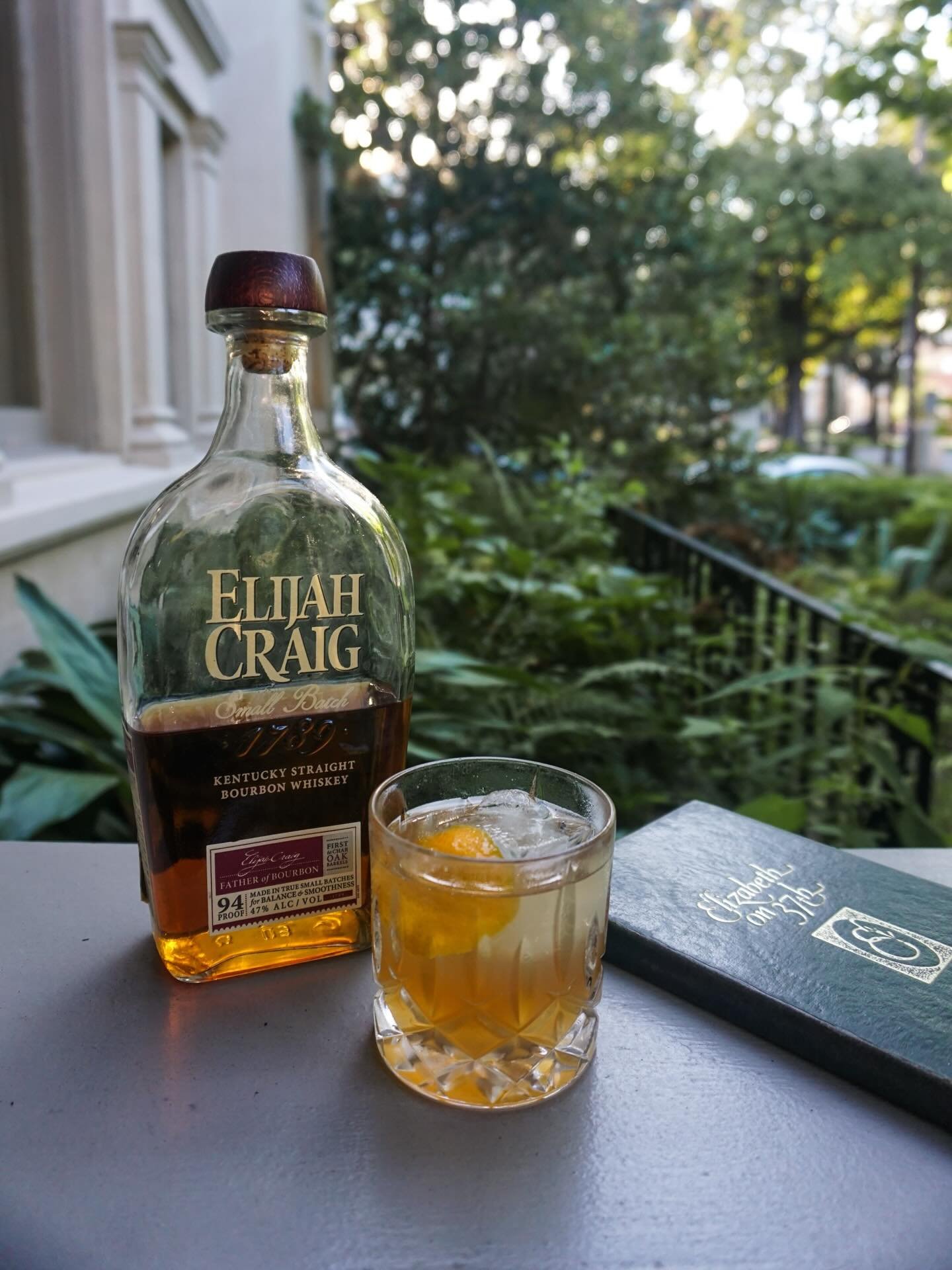 Who doesn&rsquo;t love cocktails on our patio while waiting for your table&hellip;

#elizabethon37th #savannaheats #savannah #oldfashioned #southerncharm