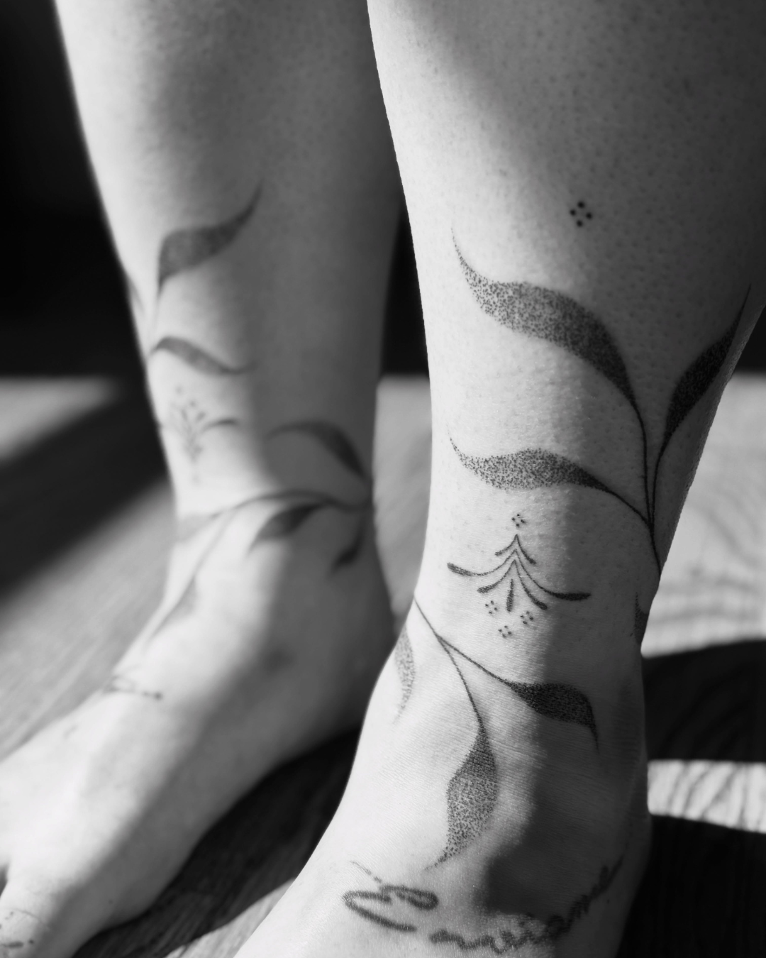 Nastasya_Tattoo_Artist_Chicago_handpoke_ornamental_tattoos.png