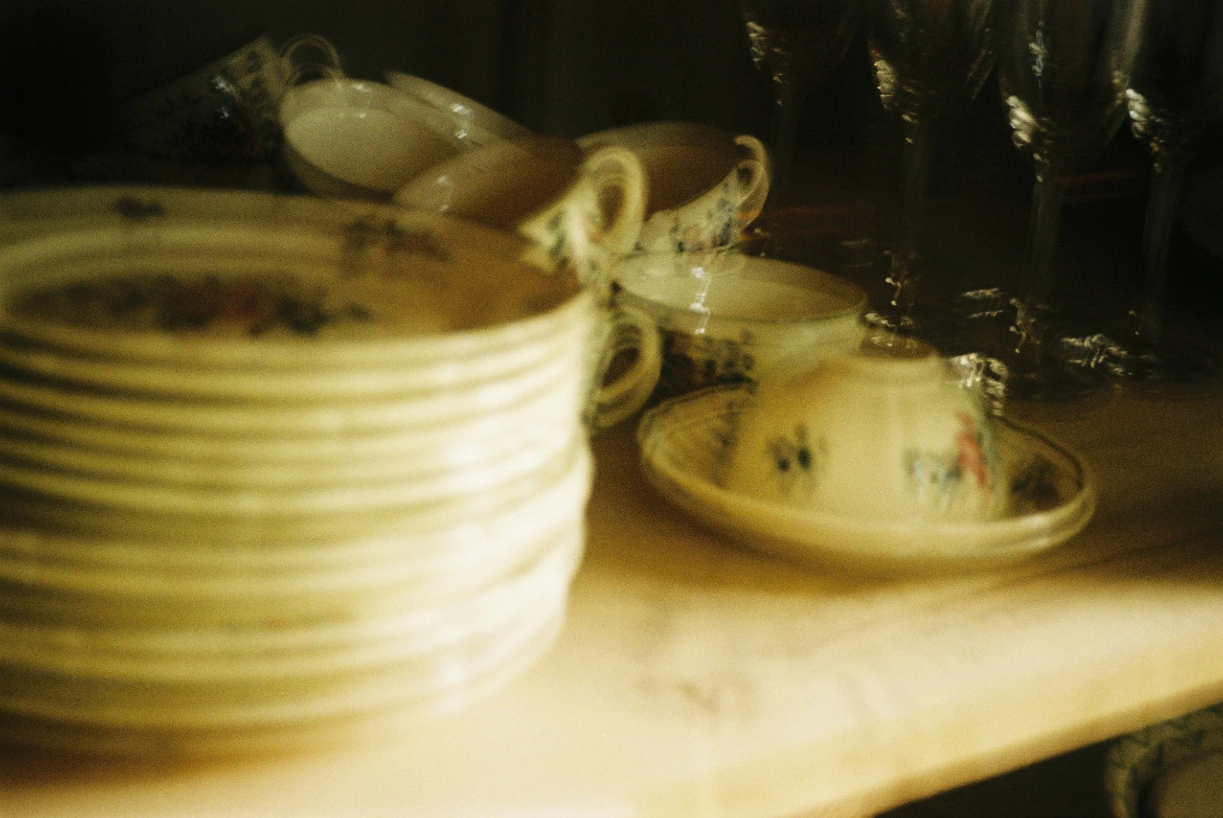porseleinen servies, interieurontwerp, via PARTEIR