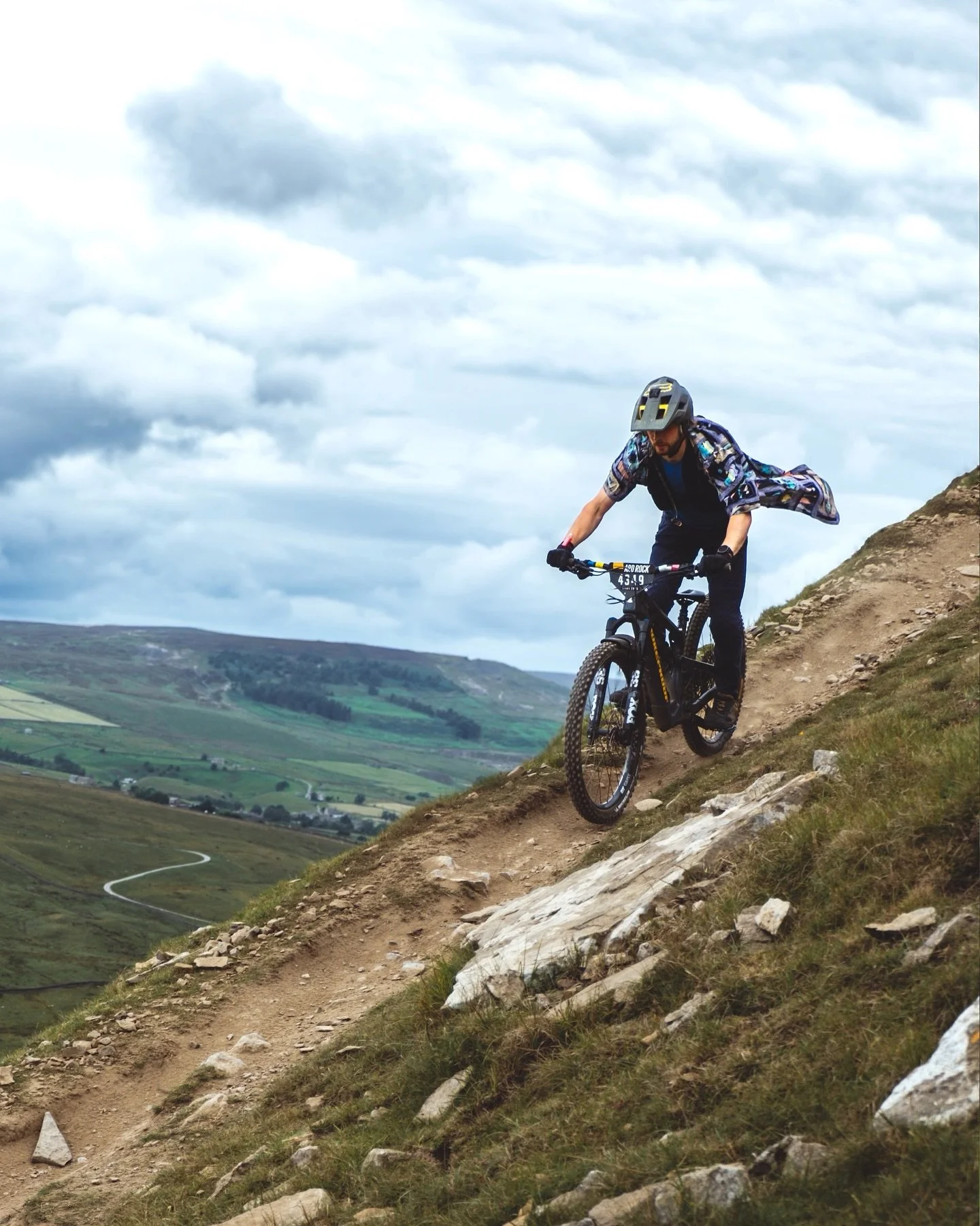 Out on the @ardrockenduro course Sunday, watching riders thread their lines through brutal rock gardens, smooth, committed, and fast. 

As they read the trail, I was reading it too, hunting for those angles that turn speed and chaos into something fr