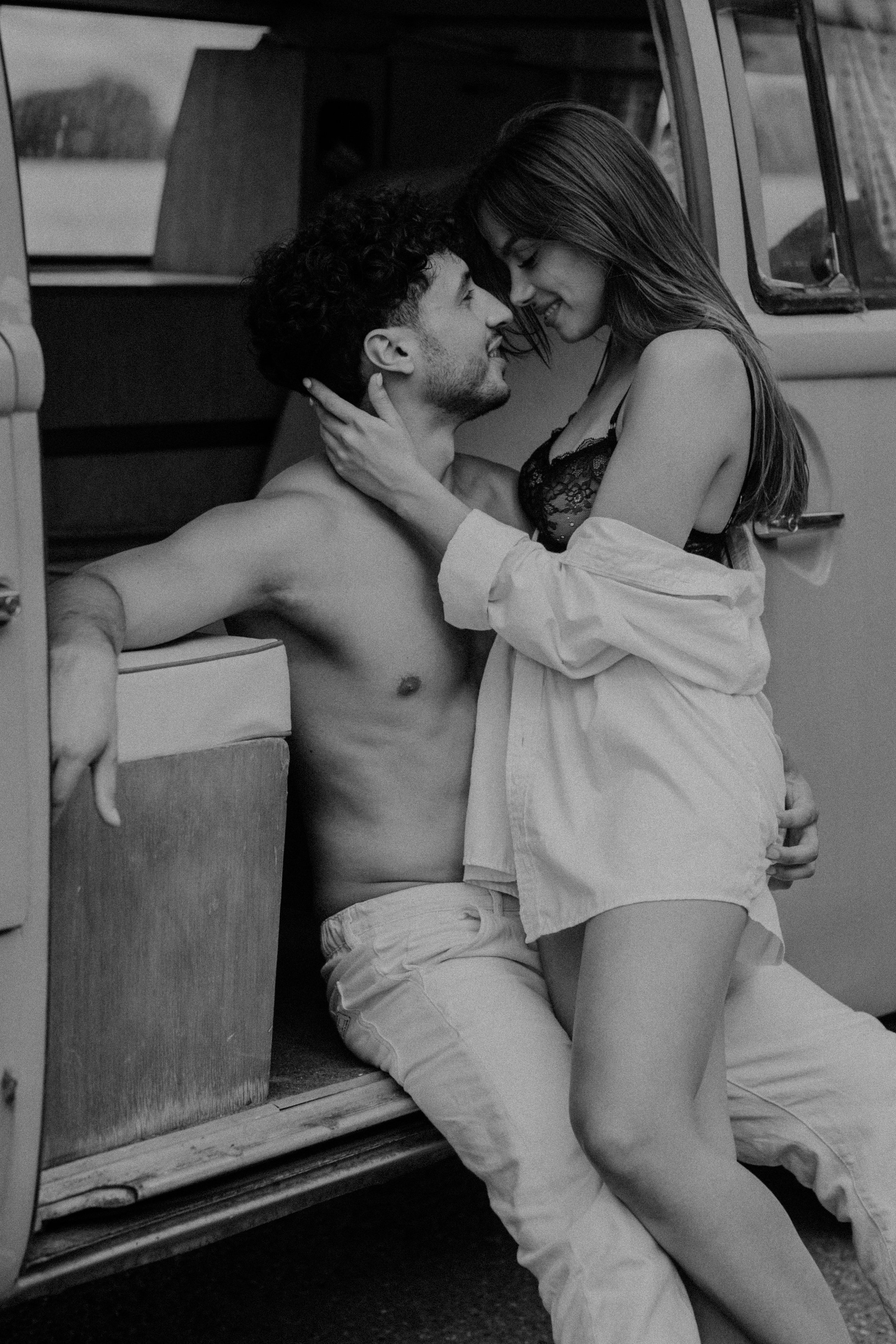 Campervan_couple_photoshoot-2.jpg