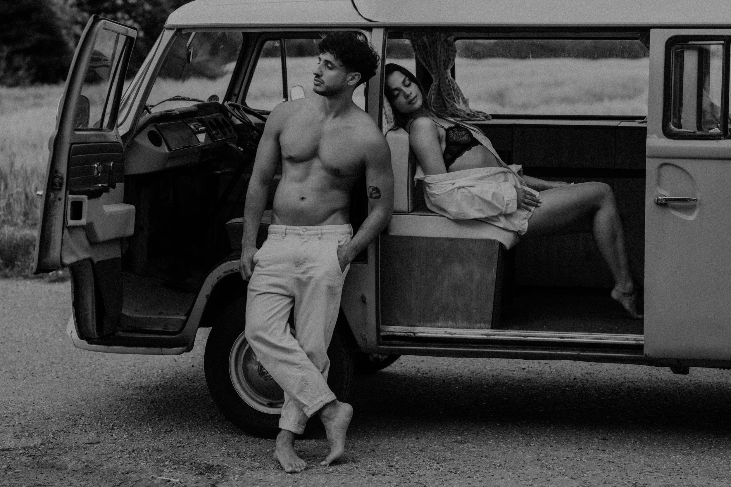 Campervan_couple_photoshoot-5.jpg