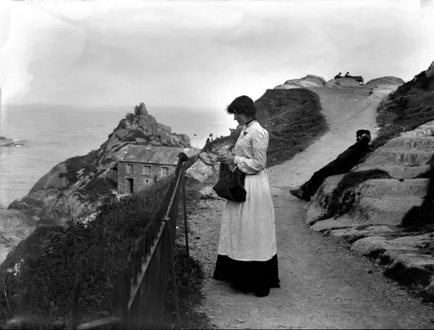  Knitter in Polperro. Photo from Mary Wright’s book Cornish Guernseys and Knitfrocks, 2008 