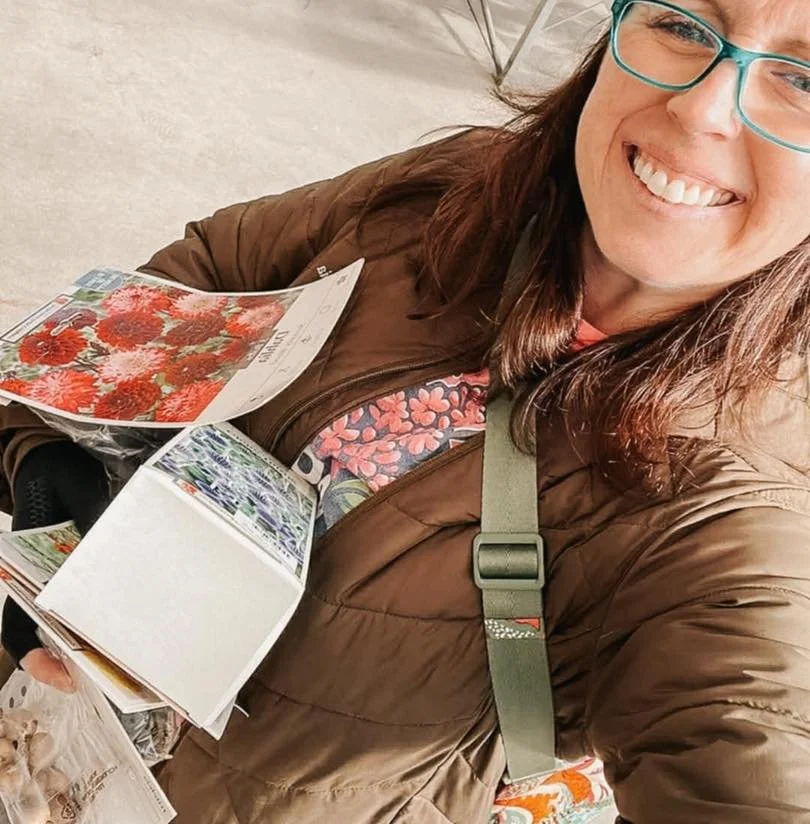 Some bulbs jumped into my arms, I don't know what happened. 😳😅