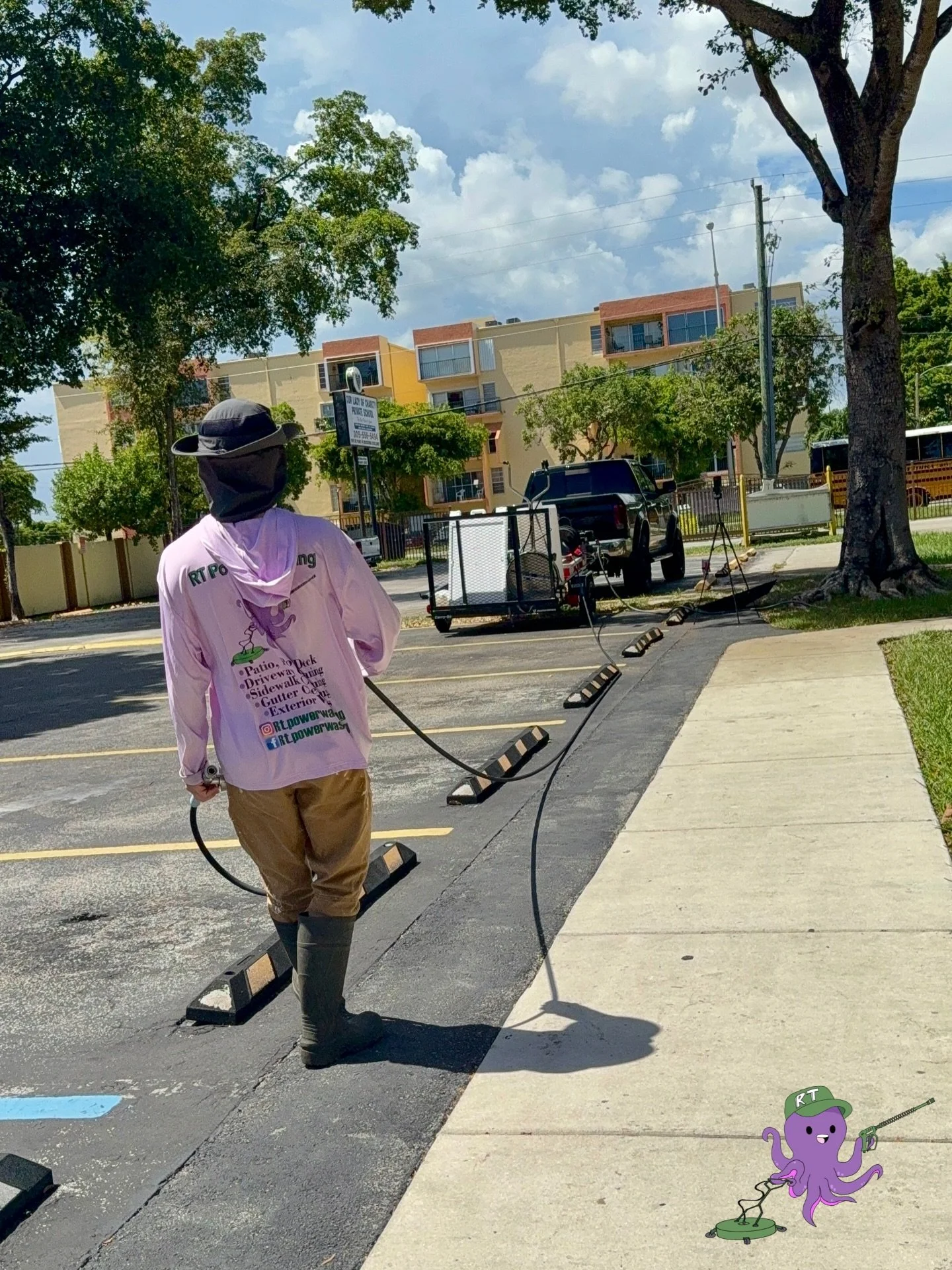 Today&rsquo;s job? Crushed it. Who&rsquo;s up next ⁉️

#pressurewashing #commercialbuilding #backtoschool #beforeandafter #powerwashing #cleaningservice #todaysjob #searchpage