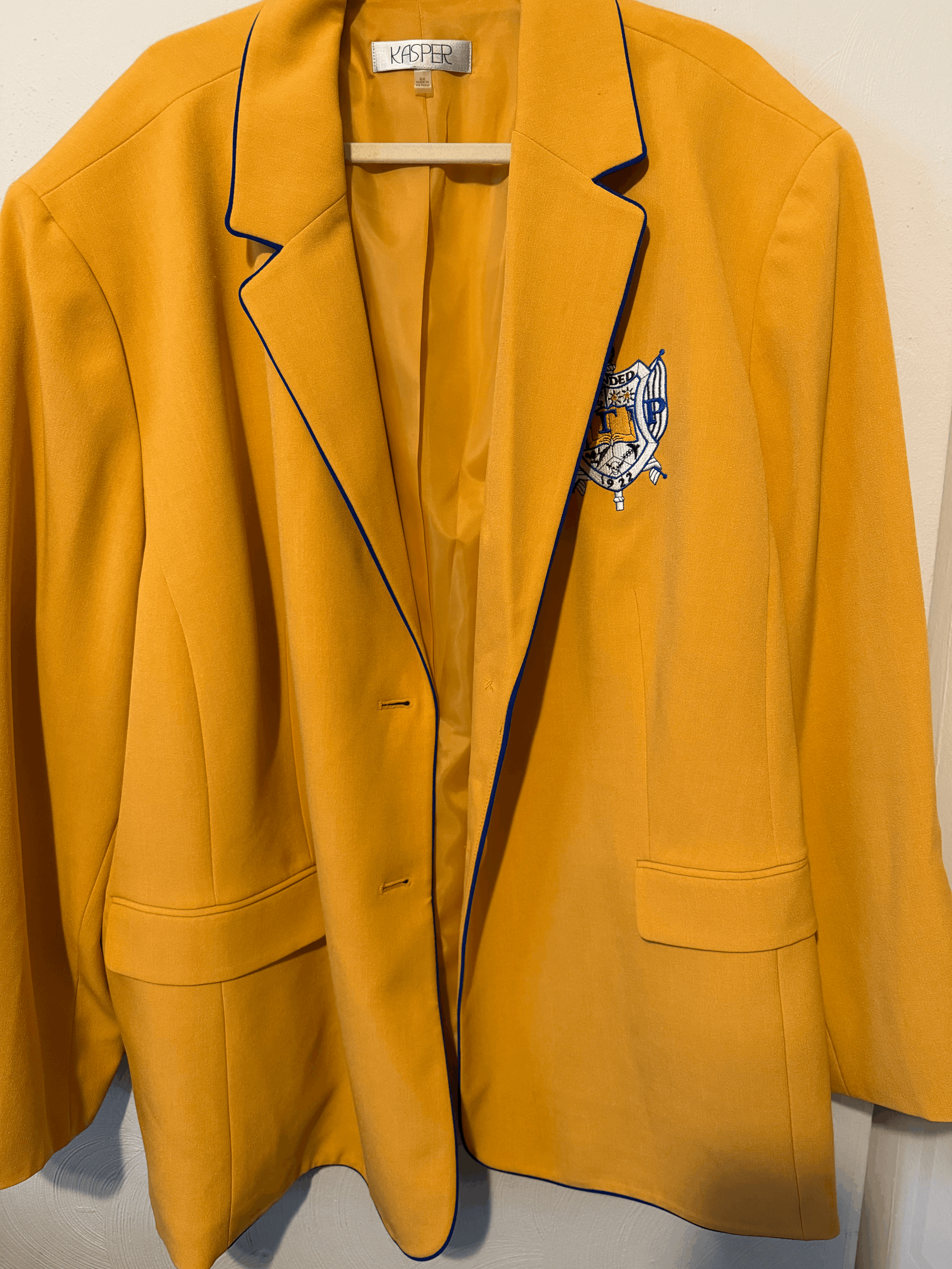 Official Sigma Gamma Rho Gold Blazer  6X - Excellent Condition