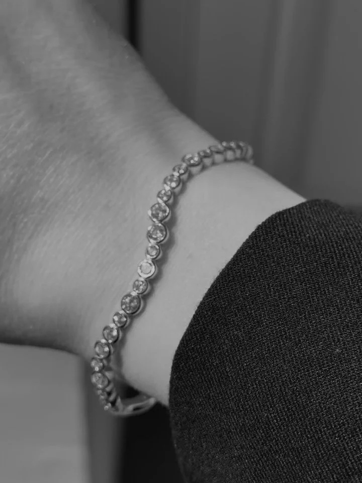 New brand incoming 💎 @sifjakobsjewellery 

Vi kan n&aelig;sten ikke f&aring; armene ned, for snart lander der de smukkeste smykker fra Sif Jakobs i butikken. Smykkebrandet har i mange &aring;r v&aelig;ret en favorit hos mig, s&aring; jeg er virkelig