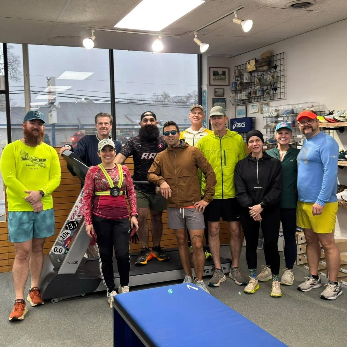Group run takes a little longer when the treadmill only fits two&hellip; but lucky for us, the whole town is our track 😏

Yes, Waterford &amp; Clarkston &mdash; that&rsquo;s us. Dodging puddles, charging up and down Dixie Hwy, and turning car honks 
