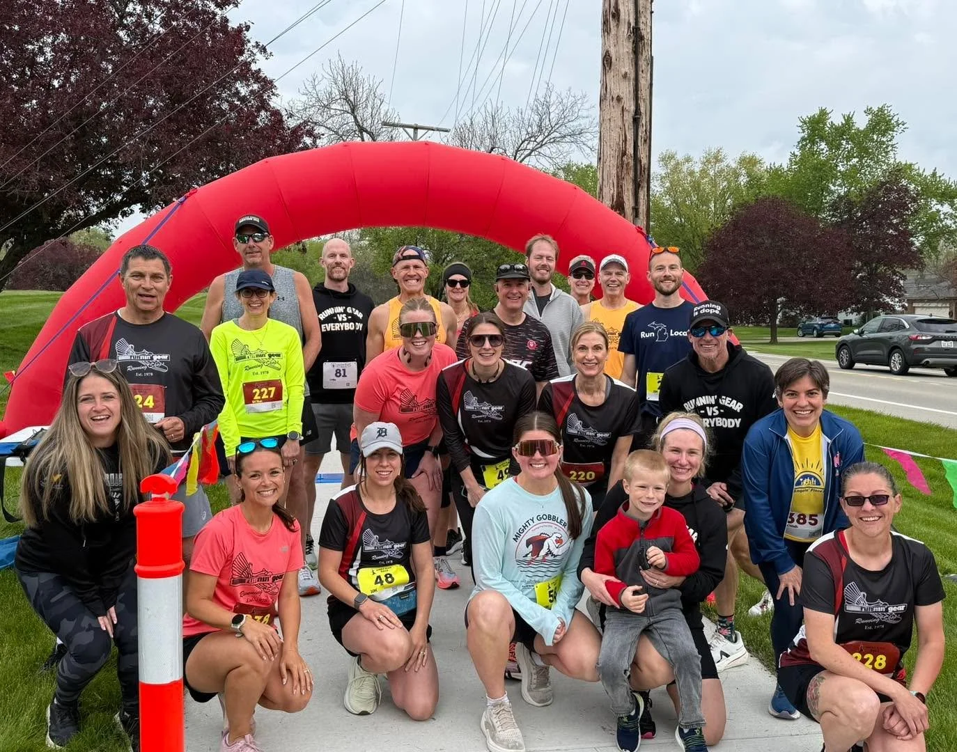 Too blessed to be stressed when your weekends are filled with friends, running and winning! Angels' Place Race in the morning and Moonlight Bootlegger 5k in the evening! Our day was filled with high fives and trail vibes! 

#runningear #romanoracingc