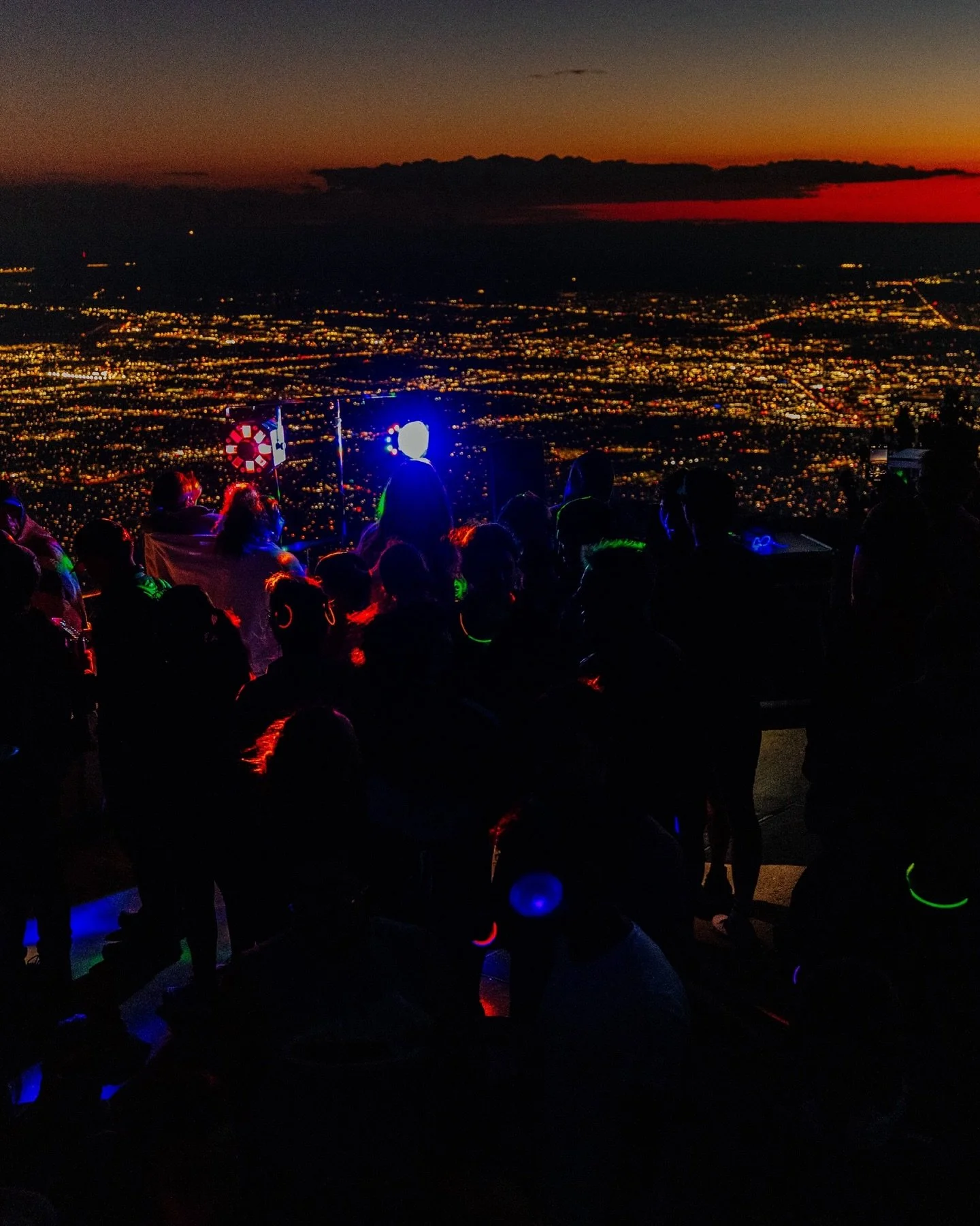 Run + Party @ 11,000ft @redbullusa ⛰️🌅🎶🥂

Last night was unforgettable. We did something that has never been done before in Albuquerque and it was nothing short of perfect. Movement + Community + Nature + Vibes 💙 Thanks to everyone who made this 