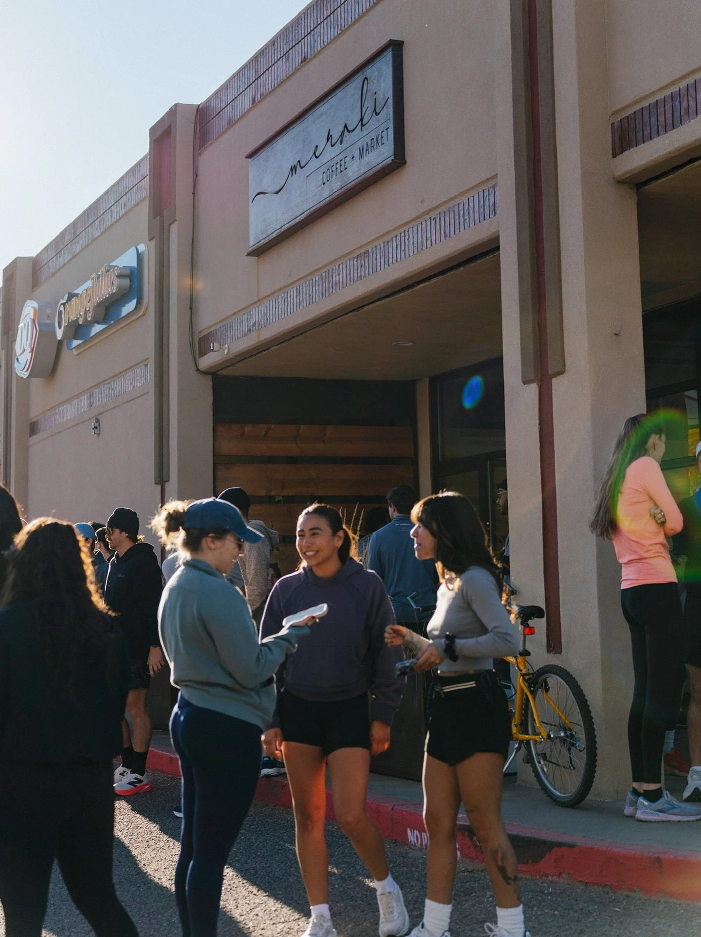 nothing but good vibes. sunday run club is so back 💙 thanks @drink_meraki for hosting us!

photos: @owennlyons