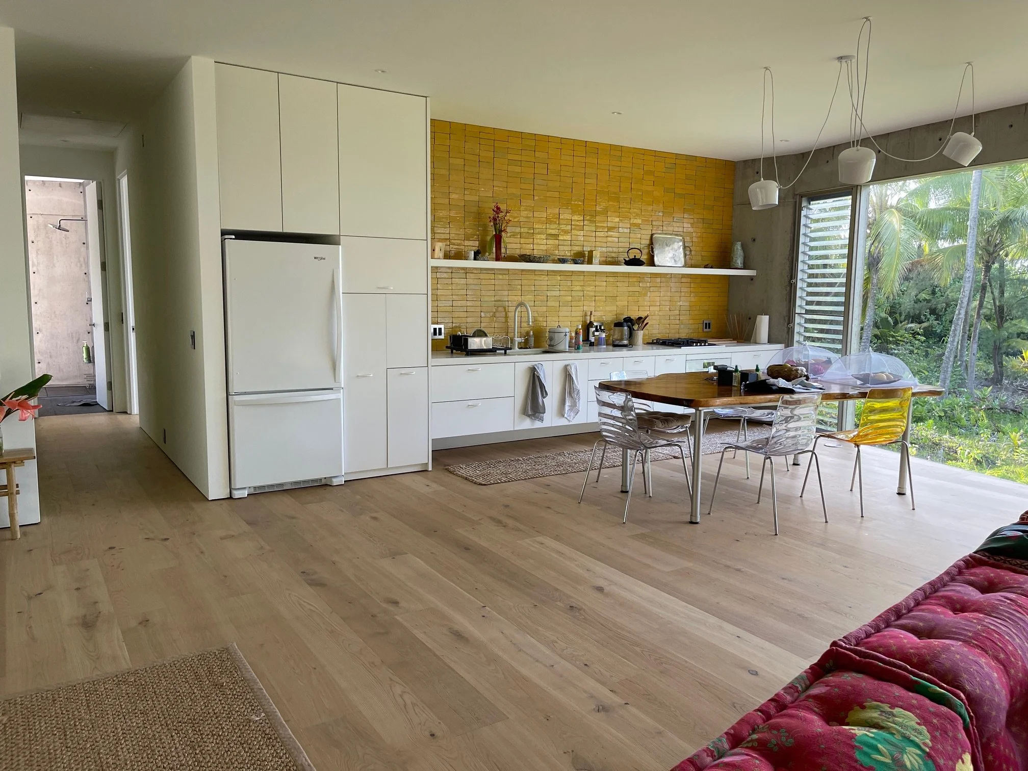 the kitchen/dining area