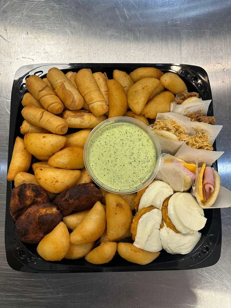Bandeja Mixta de Pasapalos Venezolanos