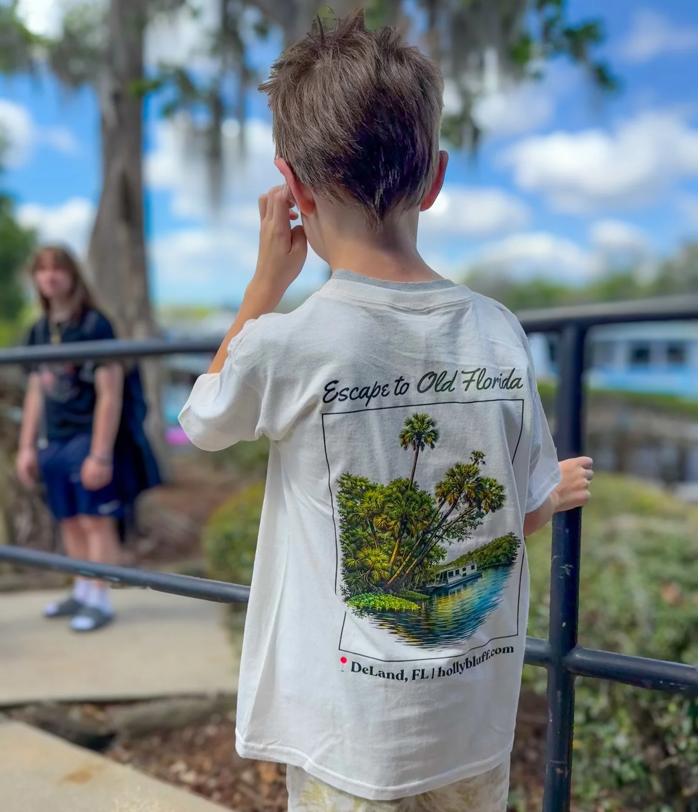 The first &ldquo;Little Mate&rdquo; to get one of our new shirts.

This group is headed out for their St. Johns River adventure!! 

Thank you to Omni Print for the awesome new shirts! 

Learn more about houseboat rentals at 🔗 hollybluff.com 

📍2280