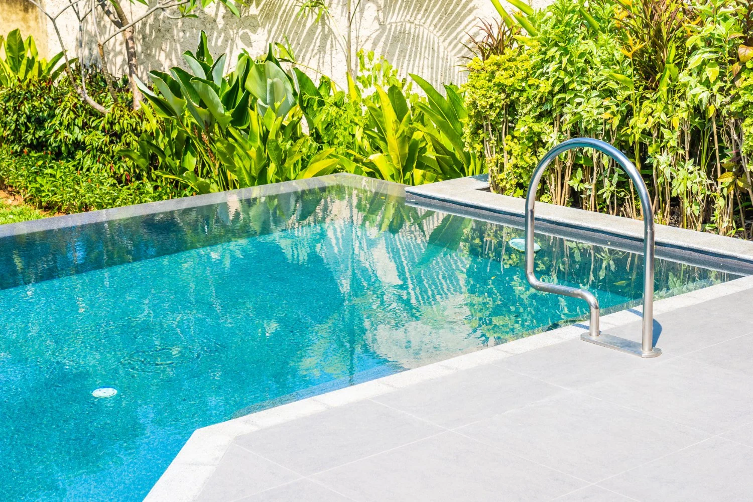 Custom Pools That Shine with New Spring Lighting