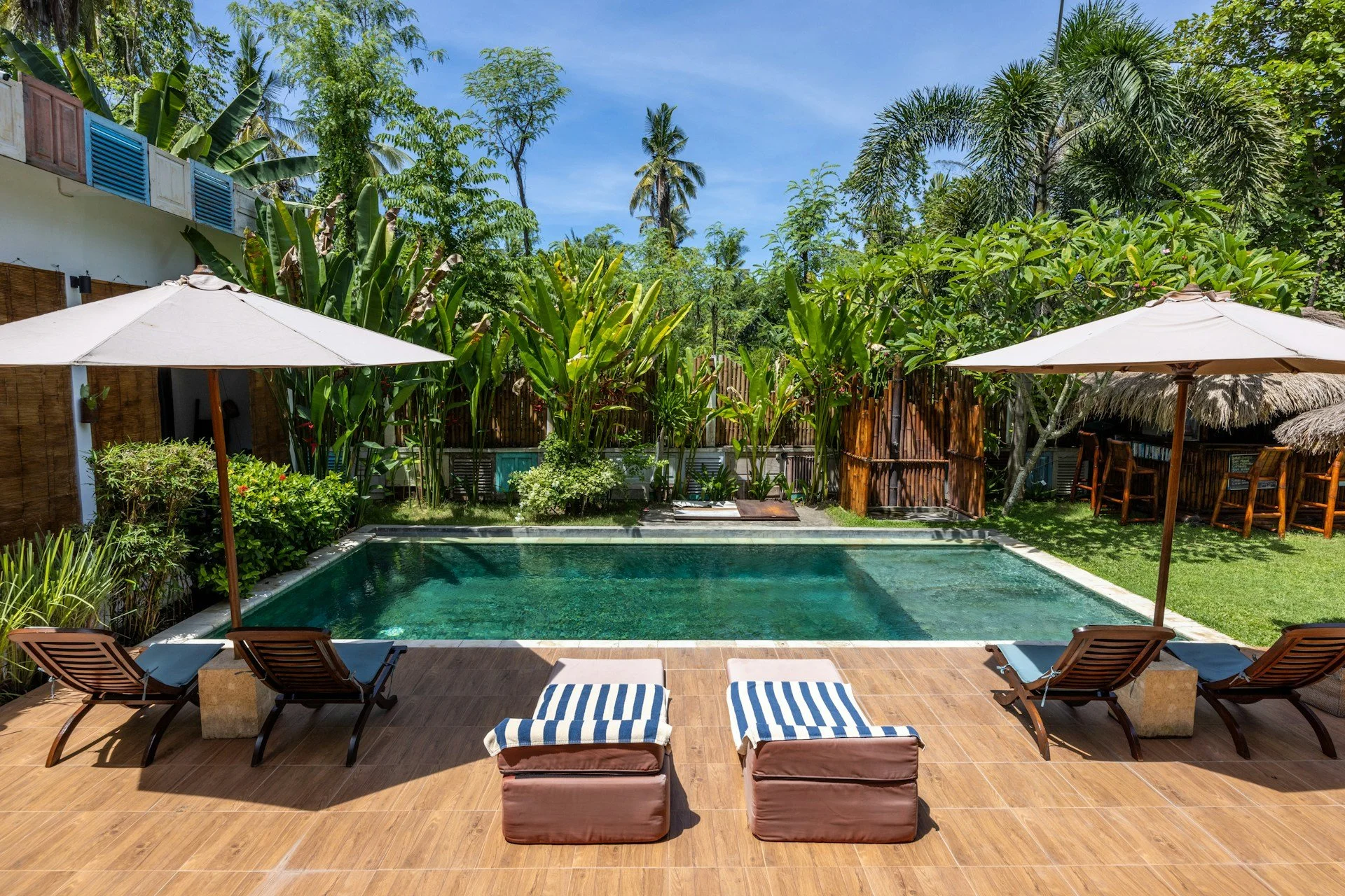 Signs Your Los Angeles Pool Needs Professional Resurfacing