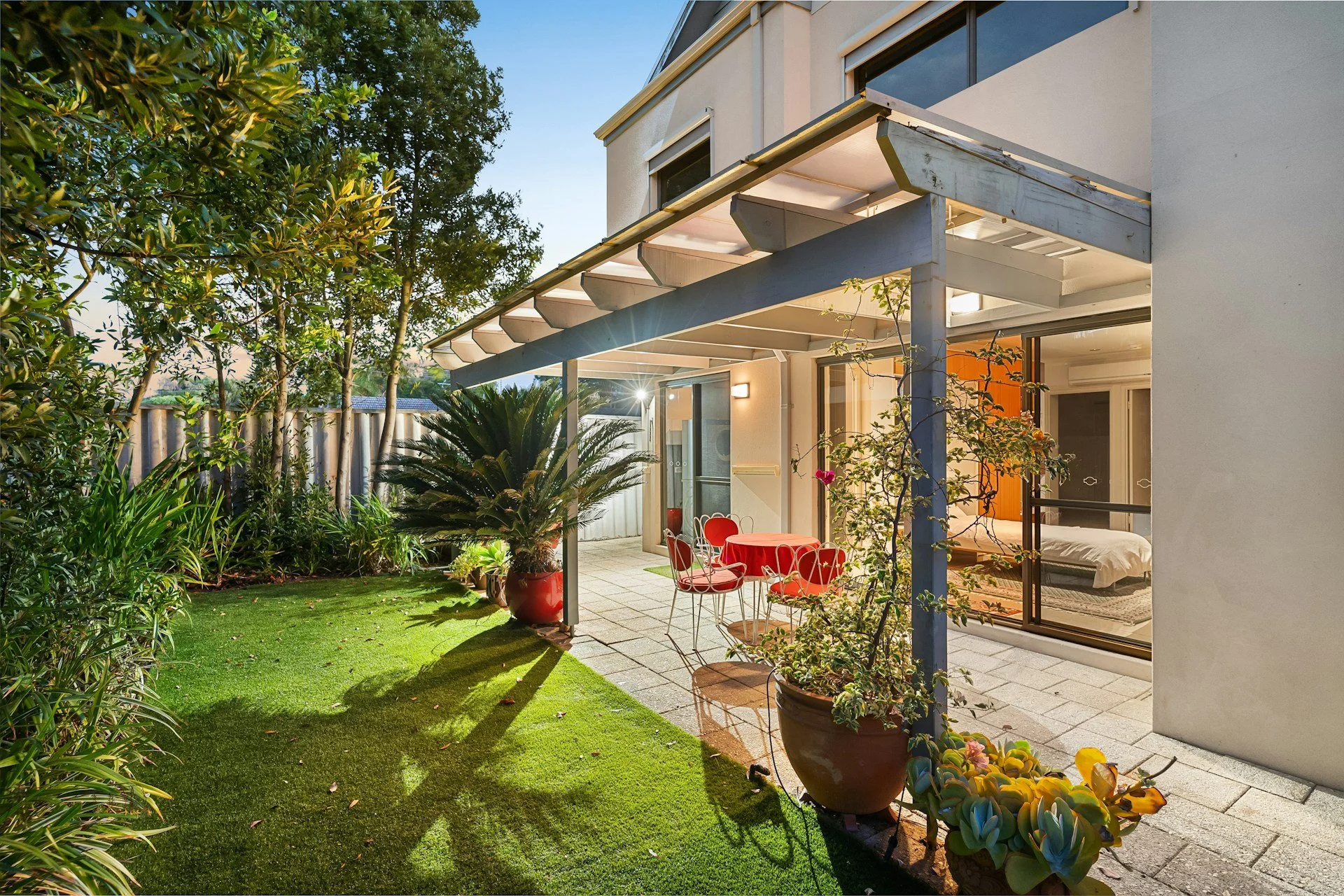 Outdoor Living in Los Angeles Without a Pool: Shade, Seating, Fire, Dining