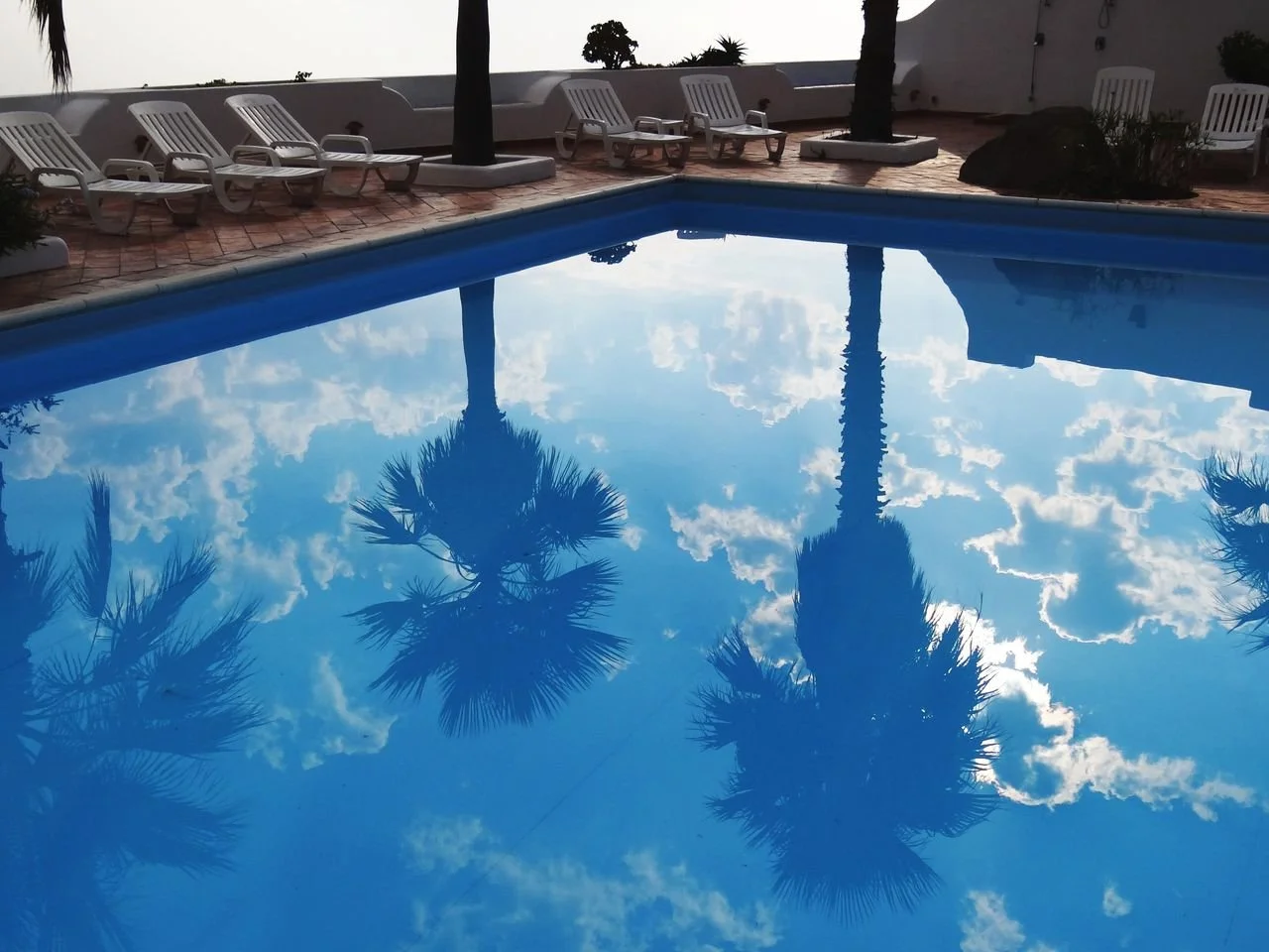 Smart Upgrades for Pool Cleaning Systems in Los Angeles