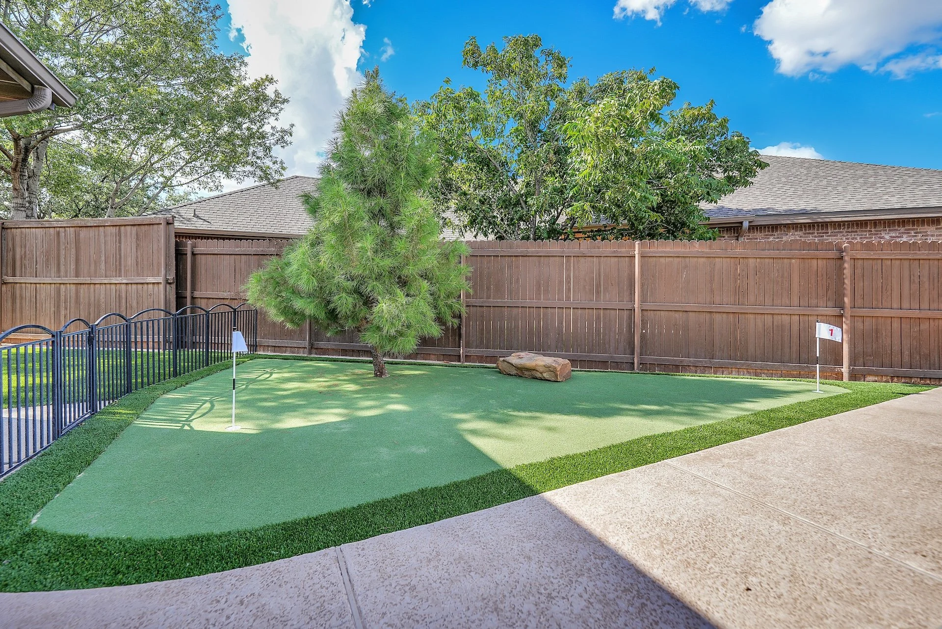 Why a Custom Putting Green Changes the Way You Use Your Backyard