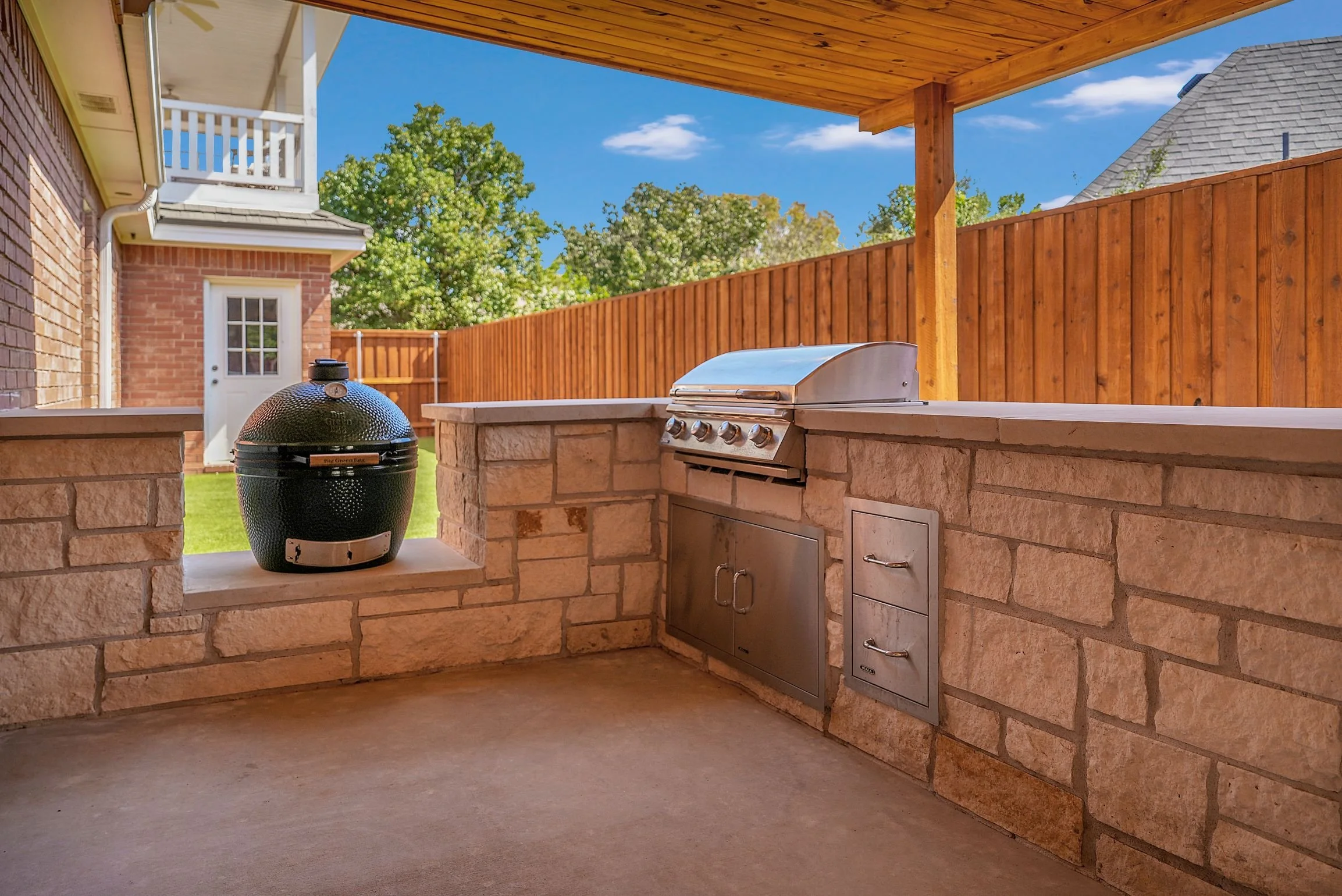 Outdoor kitchen and pergola combination in Lubbock, TX
