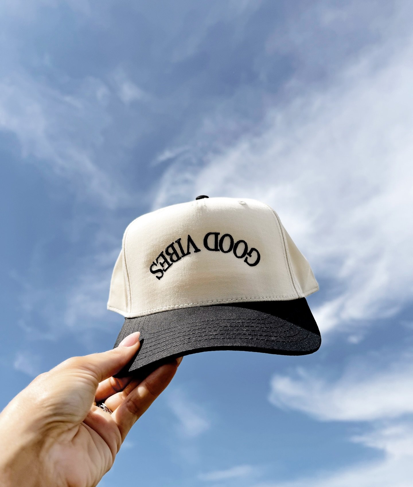 In the shop now- Good Vibes upside down snapback hat 🔥

#goodvibes #goodvibesclothingco #hatgame #baseballcap #truckerhat