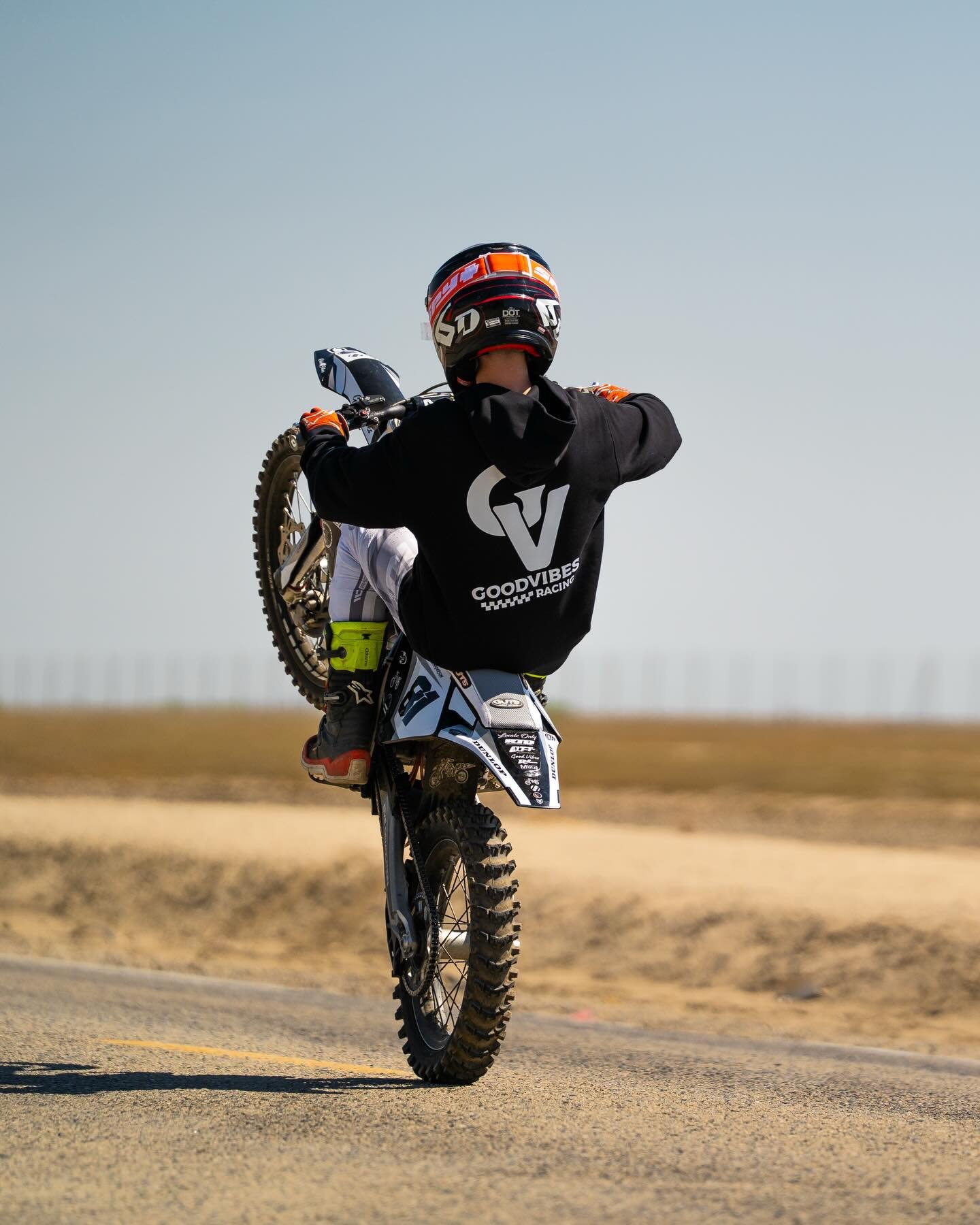 Riding straight into the weekend! #weekendvibes #motocross #supercross #dirtbikes #goodvibes