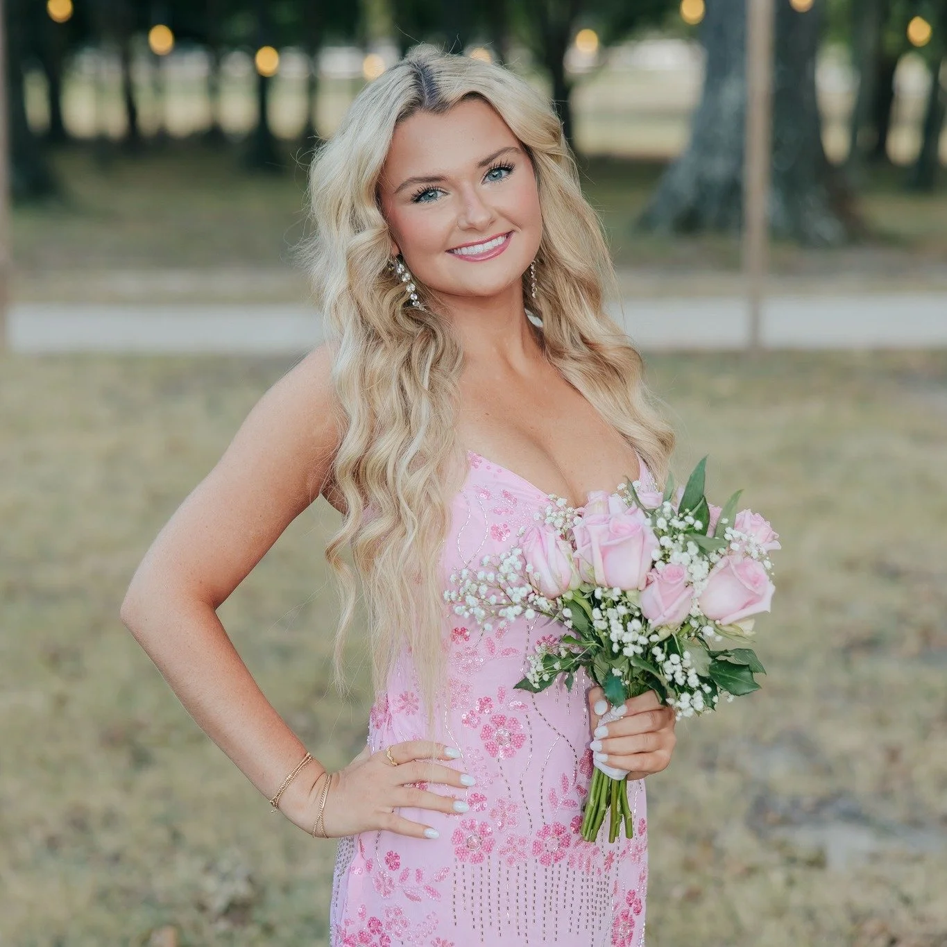 Prom season is almost here, and I&rsquo;m now booking Prom Portrait Sessions!

Whether you're going solo, with your date, or bringing the whole friend group, these quick sessions are perfect for capturing the night before the dance.

✨ Lone Star Snap