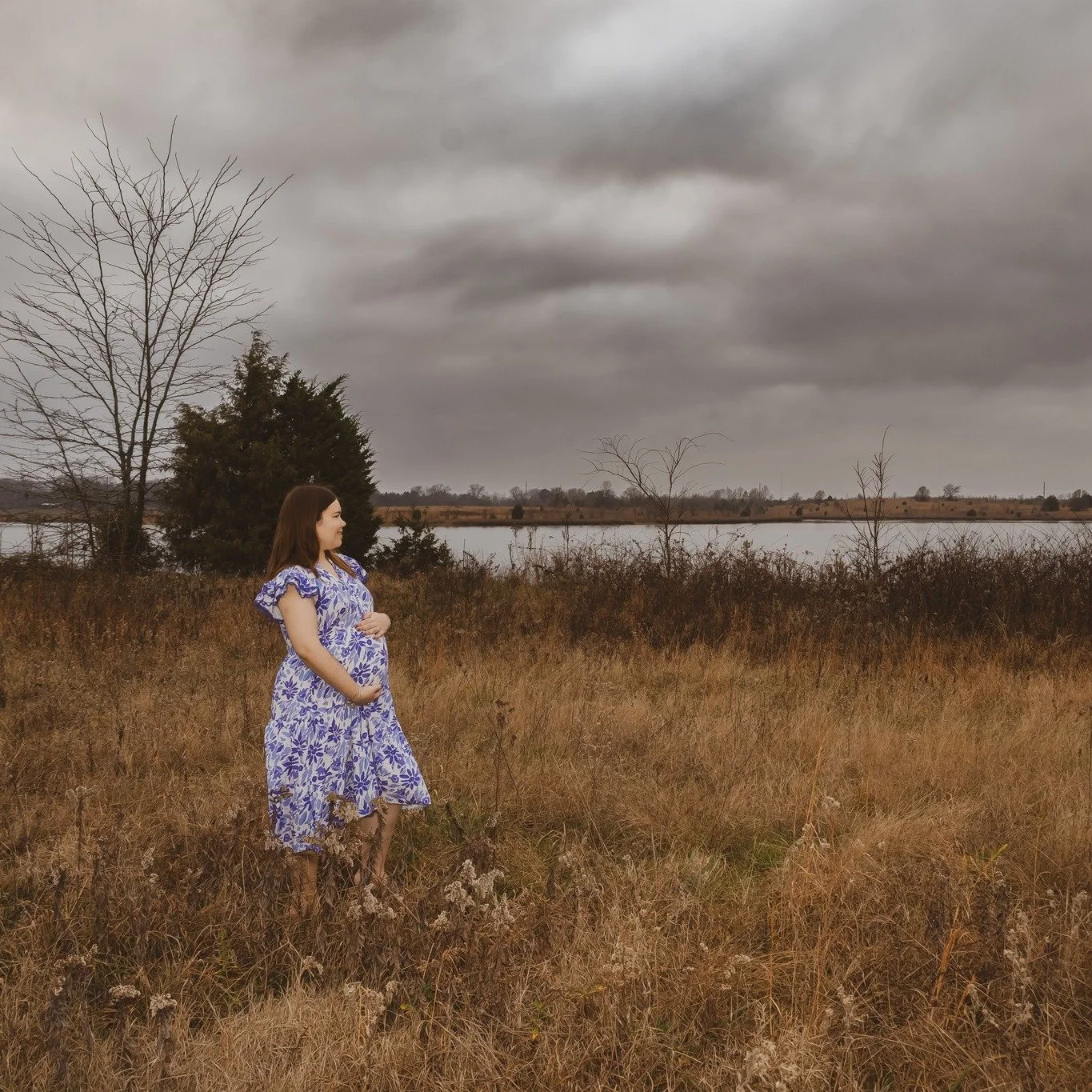 Need updated family photos, senior portraits, or a quick session?

Simple sessions are available and perfect for:
Senior
Maternity
Birthdays
Heirloom

Checkout all my sessions at: https://book.usesession.com/i/qr0jucMVbm