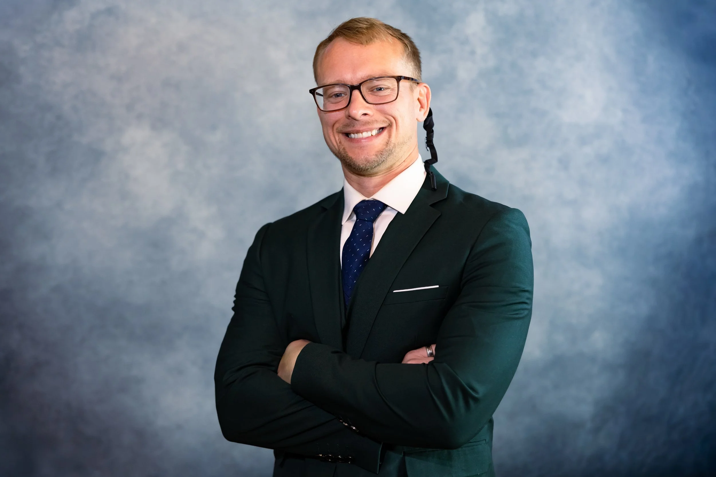 He came in knowing exactly what he wanted. Polished, professional, and every bit himself. The glasses holder was non-negotiable, and I love that. The best headshots don&rsquo;t hide the details that make you, you. 

Ready to show up as yourself? Busi