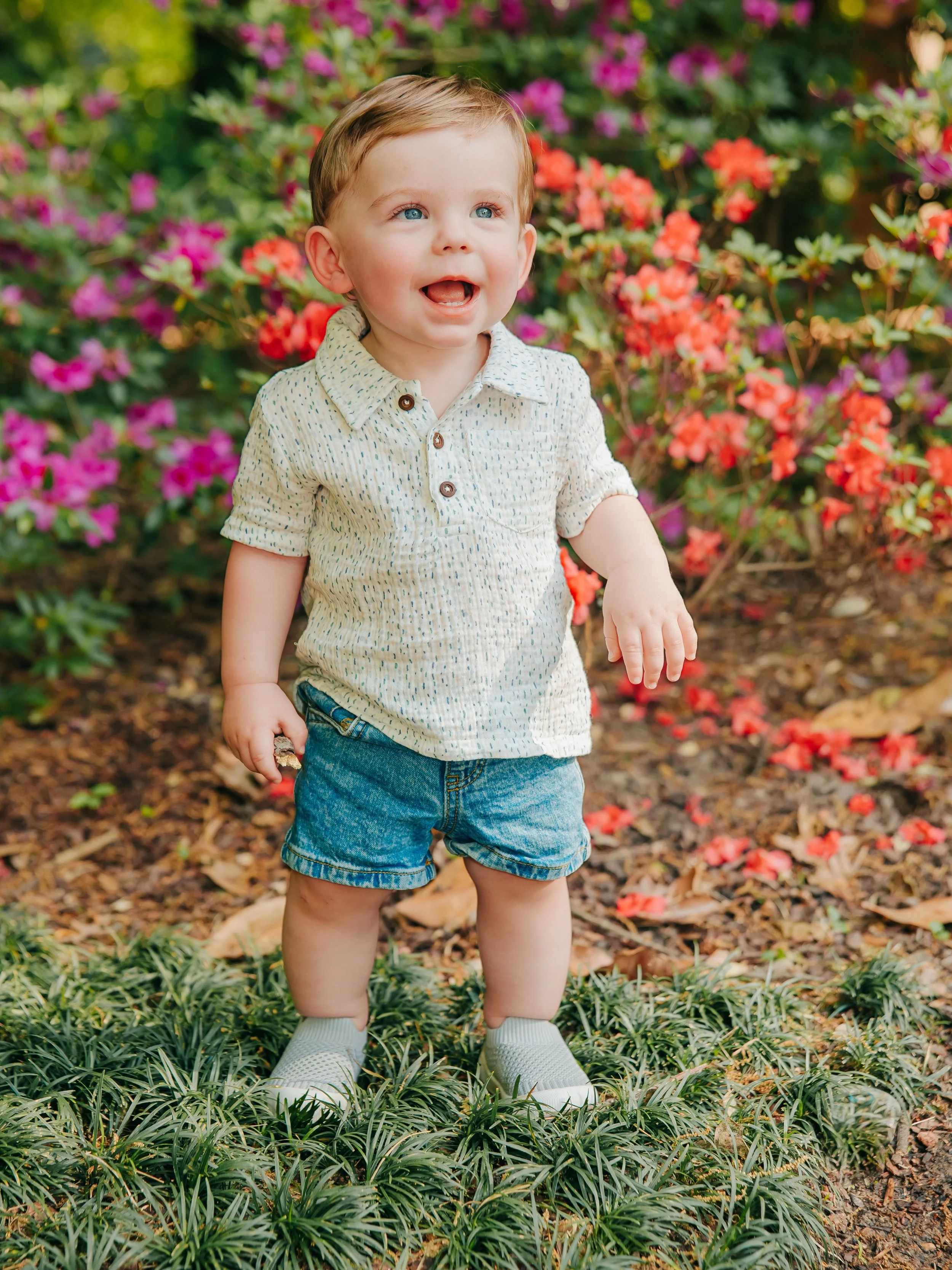 He was not so sure about me at first.

Some little ones need a minute to warm up to a new face, and this sweet boy was one of them. By the end of our session he was giving me the biggest smiles, and those are always worth the wait.

I am not one to b